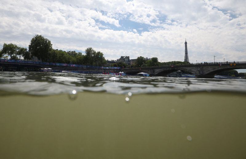 Vista general de la Torre Eiffel y el río Sena tomada en los JJOO. 
 (REUTERS/Kai Pfaffenbach)