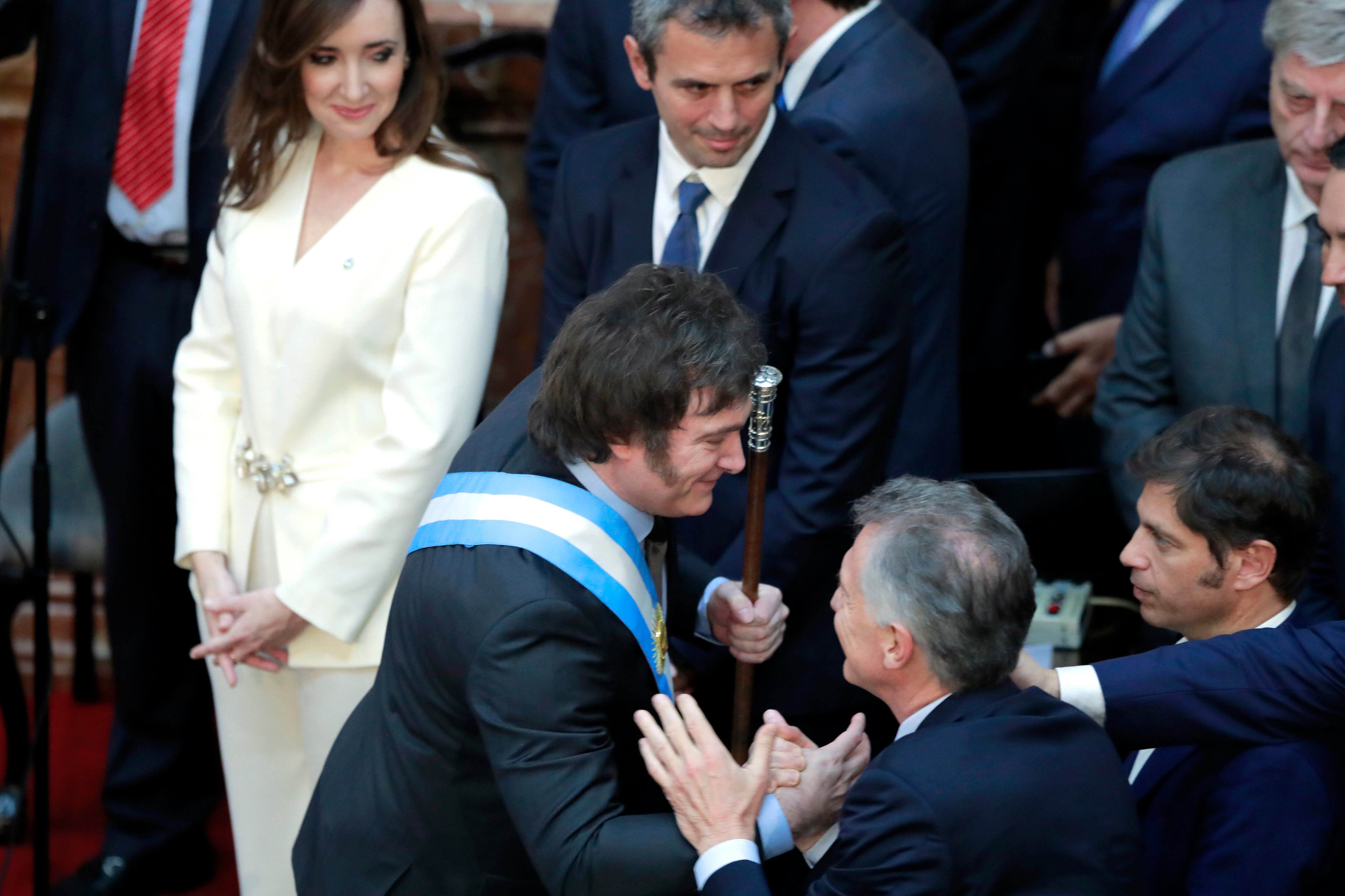 El presidente Javier Milei saluda a Mauricio Macri (Foto: EFE/ Demian Alday Estevez)