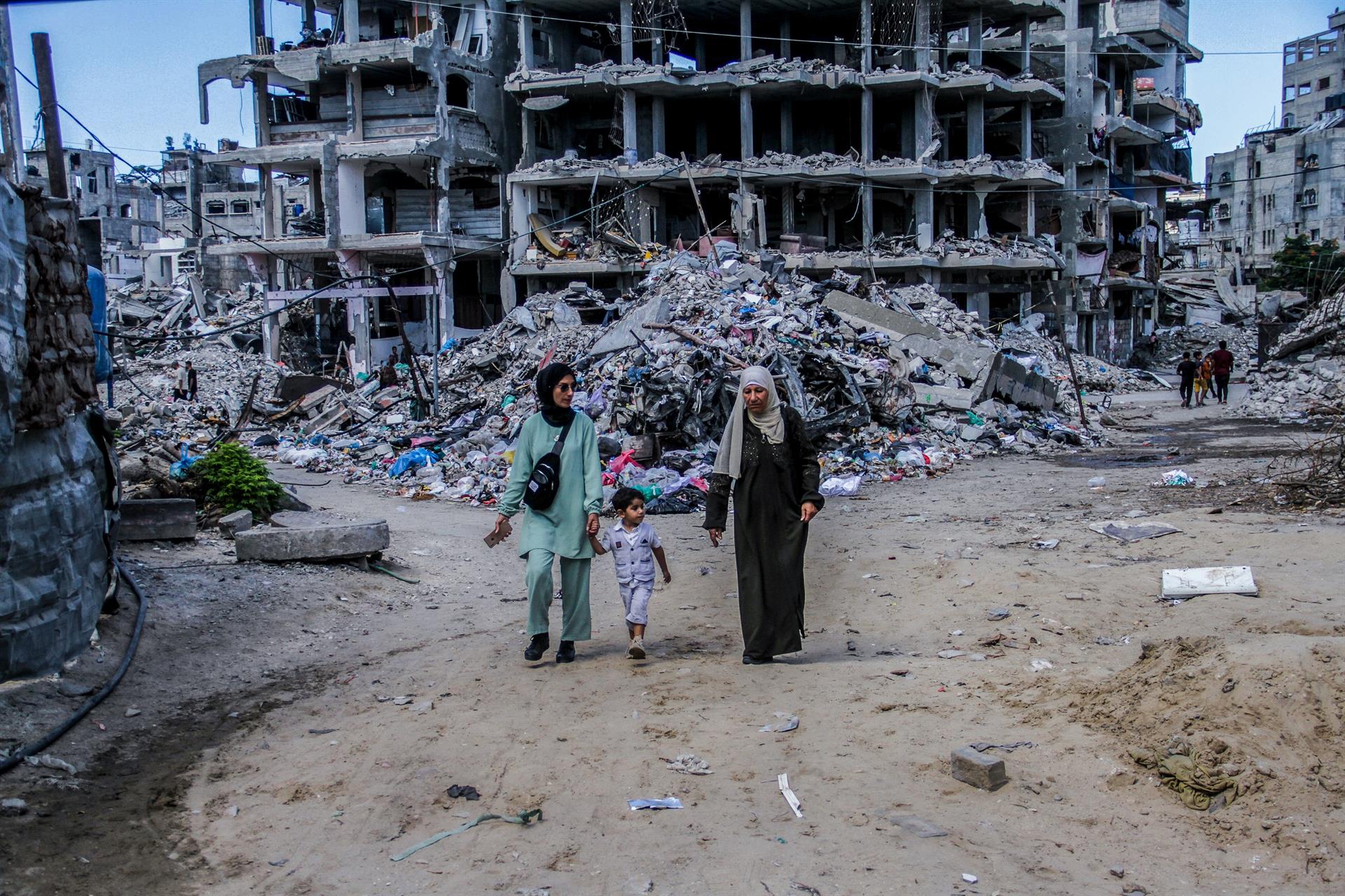 Mueren al menos cinco personas en ataques de Israel contra el centro y el norte de la Franja de Gaza