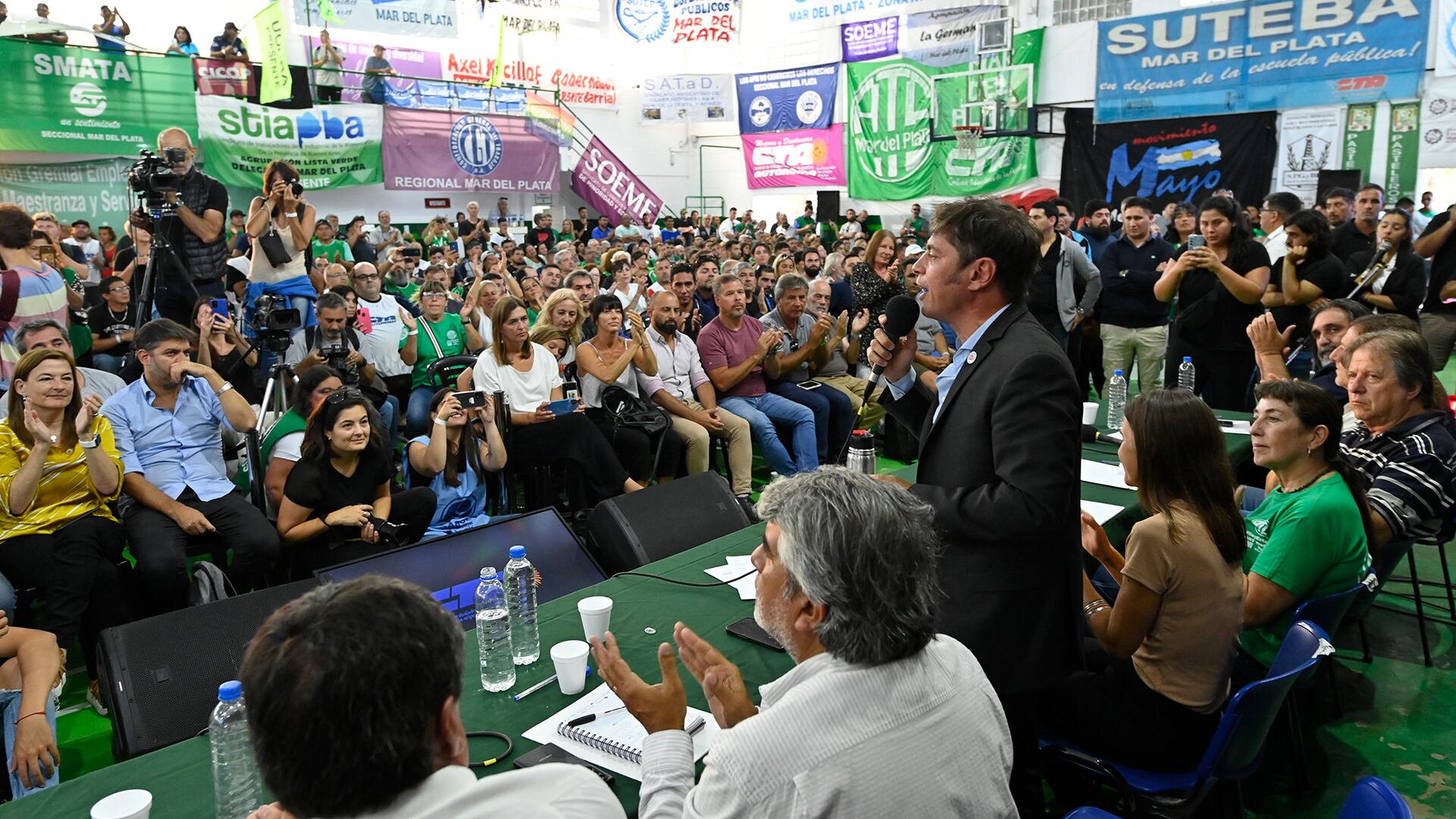 Axel Kicillof y Fernanda Raverta reunión con gremios