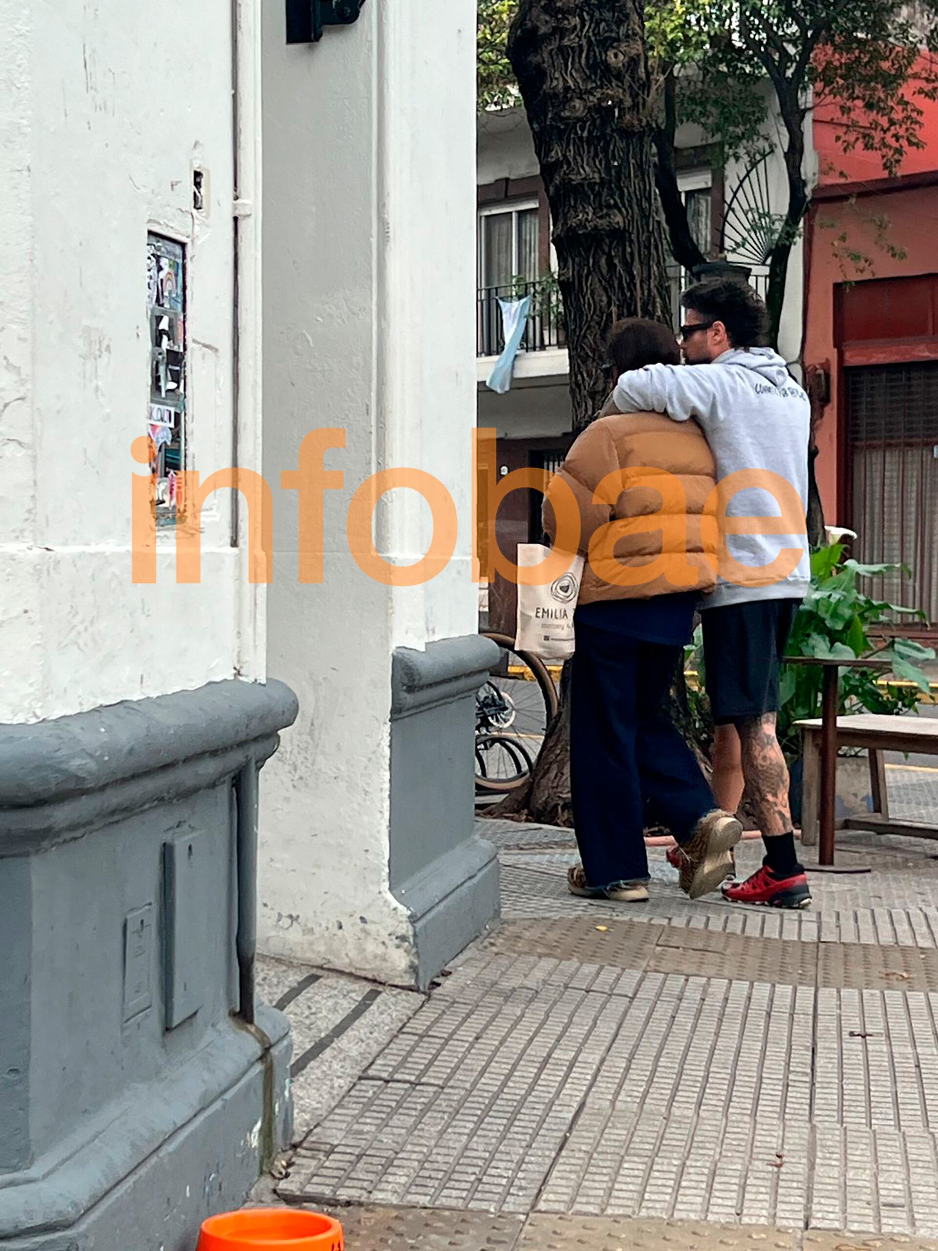 Luciano Castro y Griselda Siciliani, juntos y enamorados en la calle no ocultan su amor