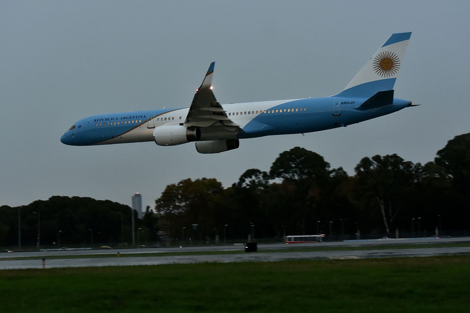 Llegada del avión presidencial aeroparque