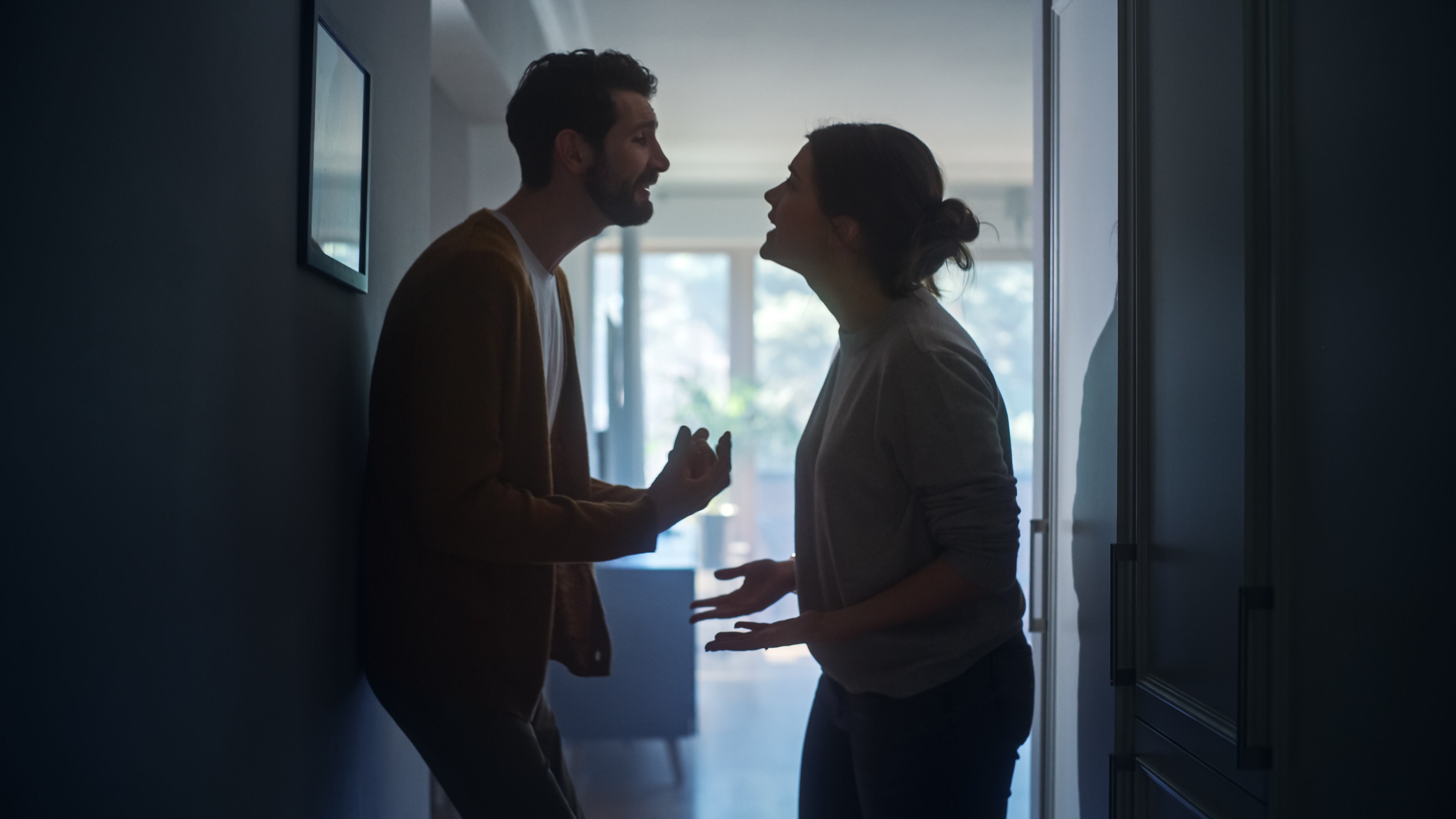 Una pareja discutiendo (Shutterstock)