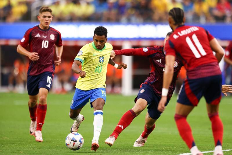 Con una línea de cinco defensores, Costa Rica le sacó un empate sin goles a Brasil por la Copa América - crédito Jessica Alcheh/USA TODAY