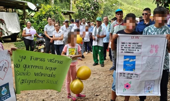 “Nos sentimos con mucho miedo, nos sentimos que nos están perturbando, pues la paz y la tranquilidad de una forma muy atroz, porque mucha gente está hablando de desplazamiento quieren irse. Algunas personas quieren abandonar el territorio porque sienten temor, a que eso se siga presentando este fin de semana fue solamente una víctima mortal y un señor” - crédito Colombia Oscura