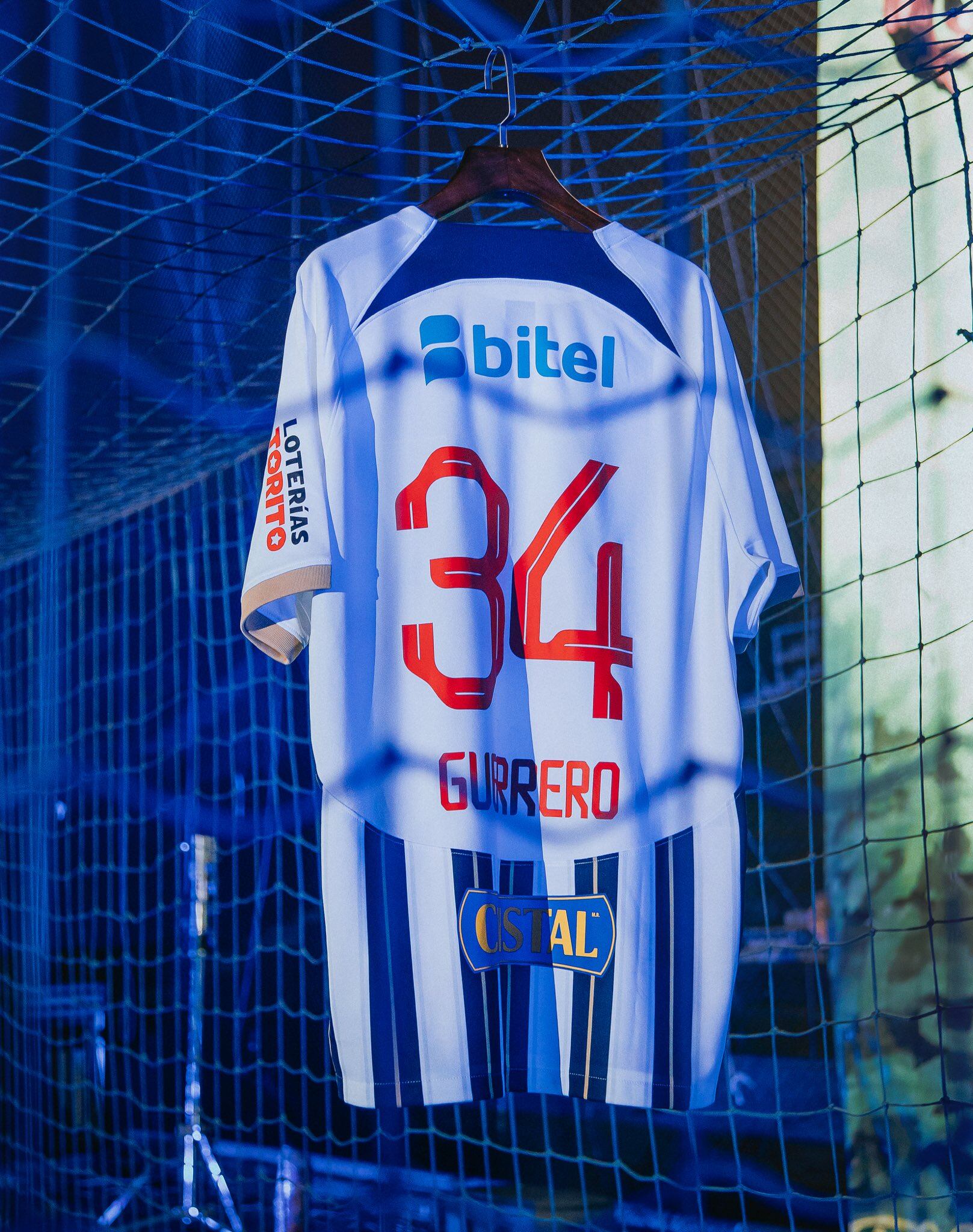 Paolo Guerrero utilizará la camiseta número 34 en Alianza Lima.