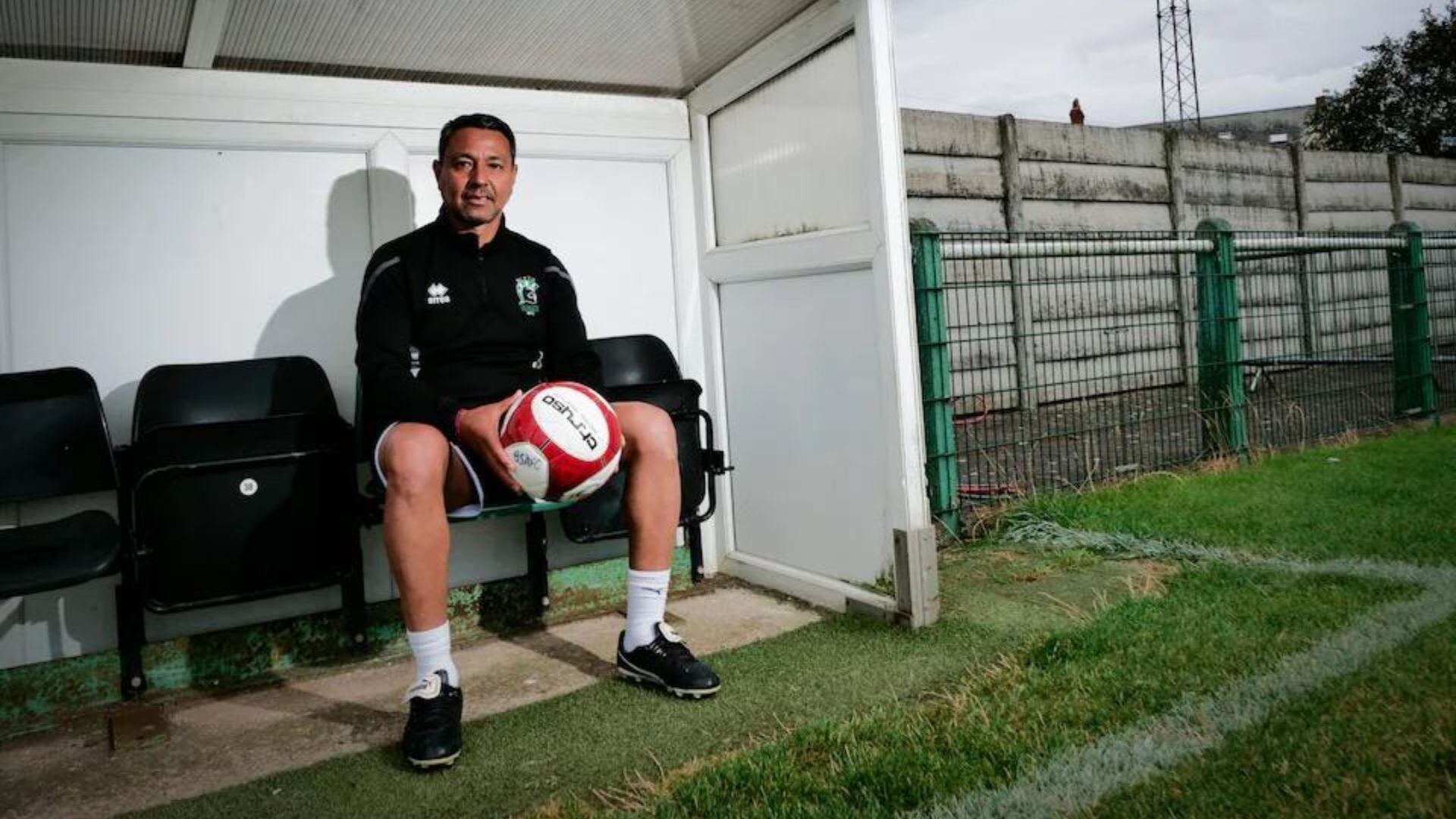 Nolberto Solano, de 49 años, dejó en el penúltimo lugar de la National League North a Blyth Spartans. - Crédito: Mark Pinder