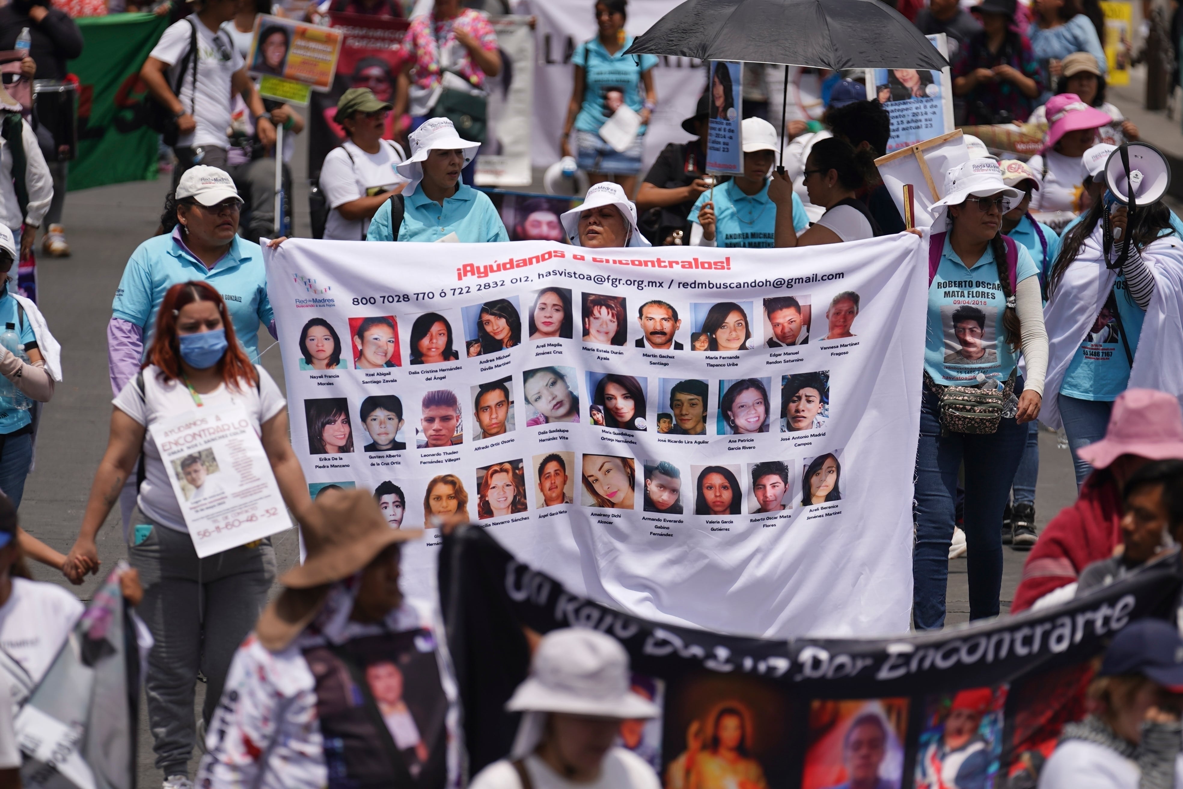 Seis adultos y los dos menores de edad fueron reportados como desaparecidos a mediados de septiembre en Nuevo León 
(Foto: AP/Marco Ugarte)