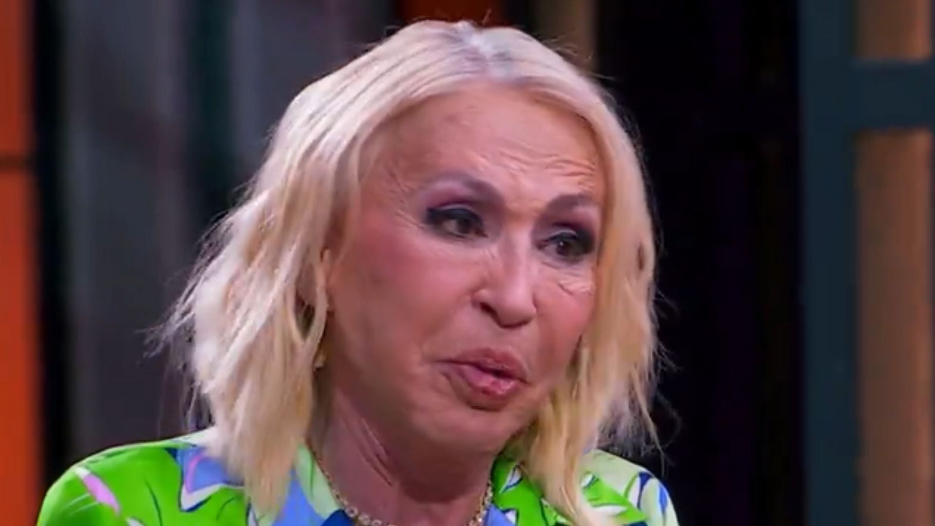 Laura Bozzo no soportó más la tensión y anunció su salida de 'MasterChef Celebrity'. Captura/Azteca Uno