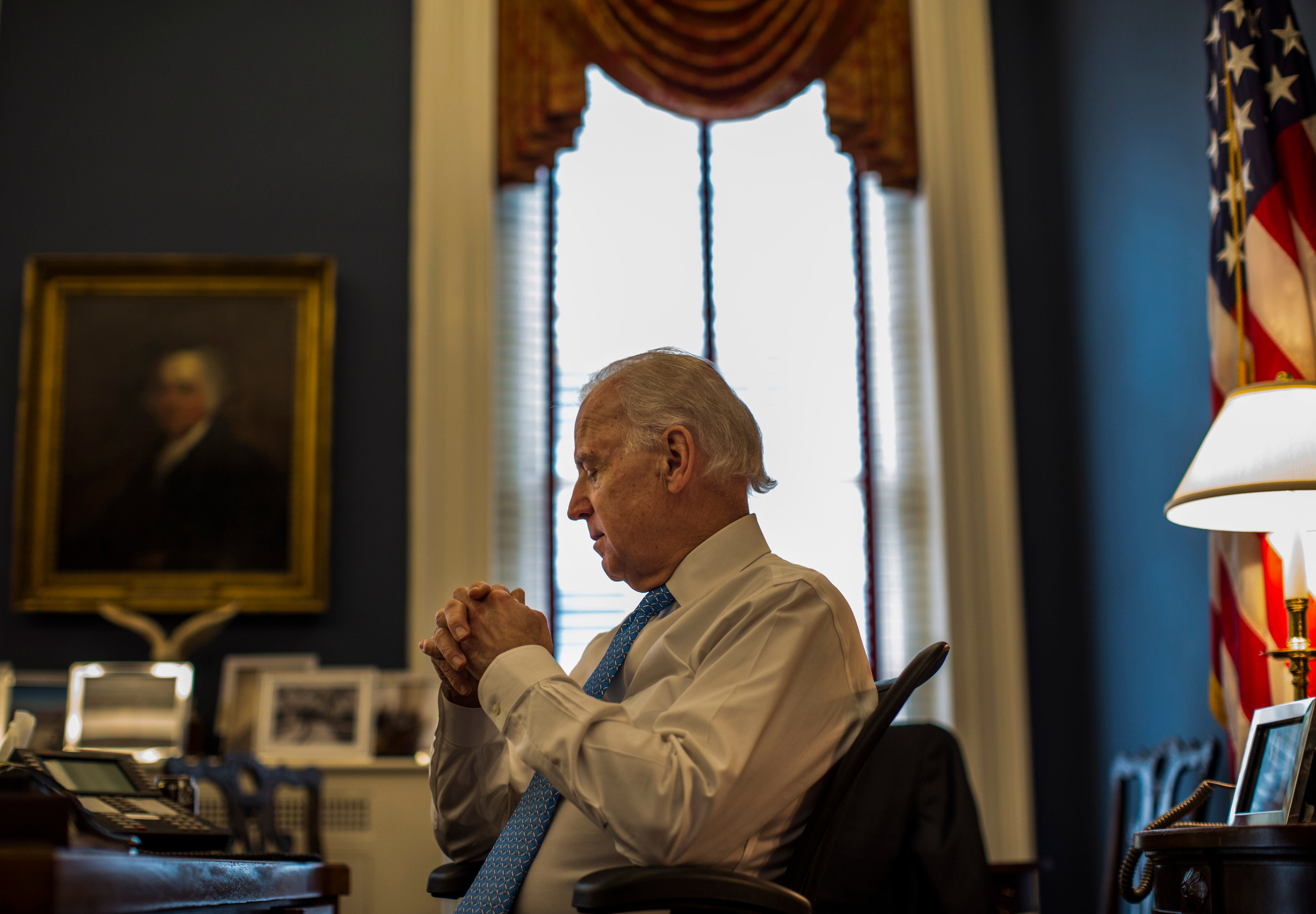 El presidente Joe Biden decidió poner fin a su campaña presidencial, una medida que impacta significativamente la carrera hacia las elecciones de 2024. (Melina Mara/The Washington Post)