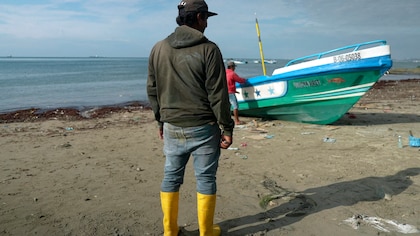 Los pescadores ecuatorianos condenados a trabajar bajo las amenazas de los narcos: “Si reclamas, te mueres”