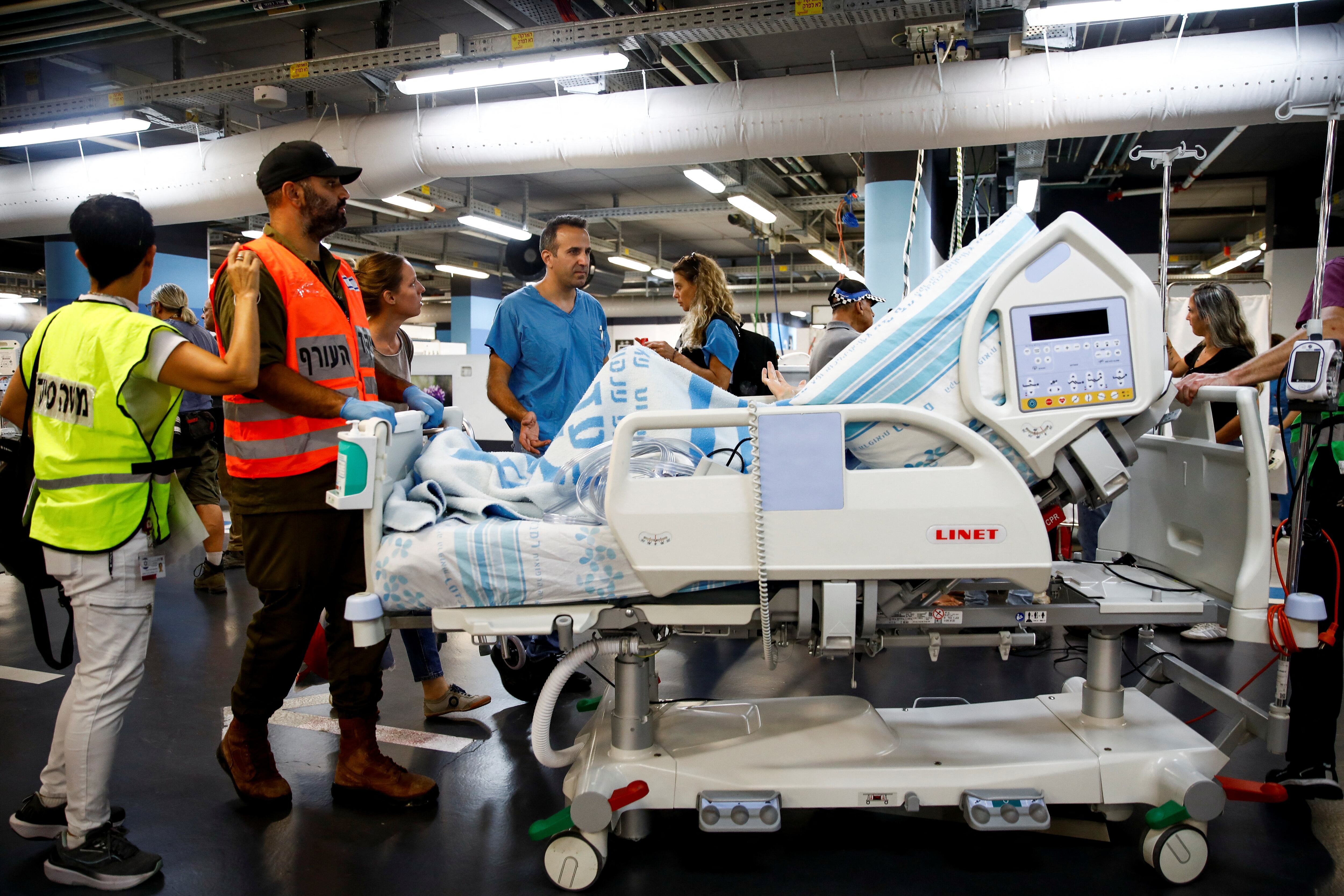 El Gobierno de Israel ha ordenado este domingo que todos los hospitales situados en el norte del país operen desde departamentos ubicados bajo tierra, en medio del repunte de los combates (REUTERS/Shir Torem)