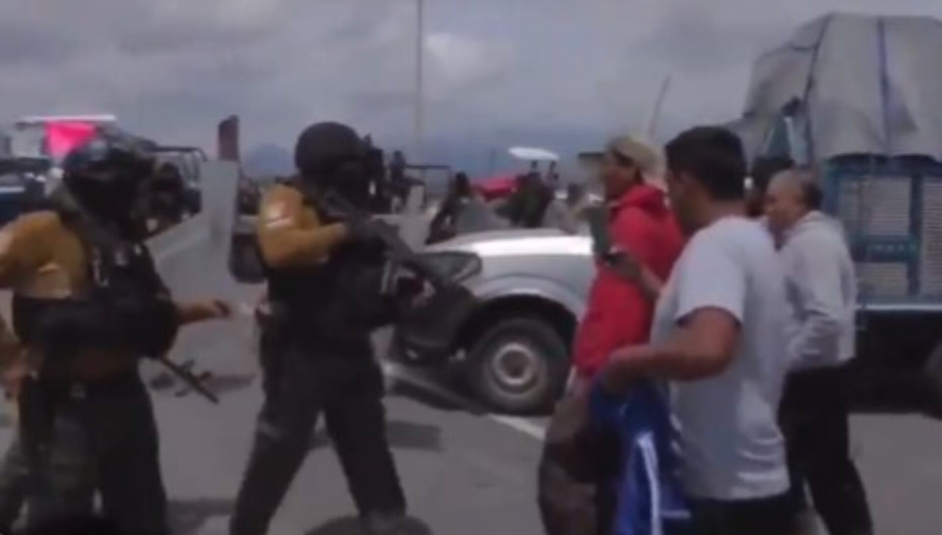 Elementos de SSP ejercieron actos de represión contra los manifestantes. (X/@VIM_Media)