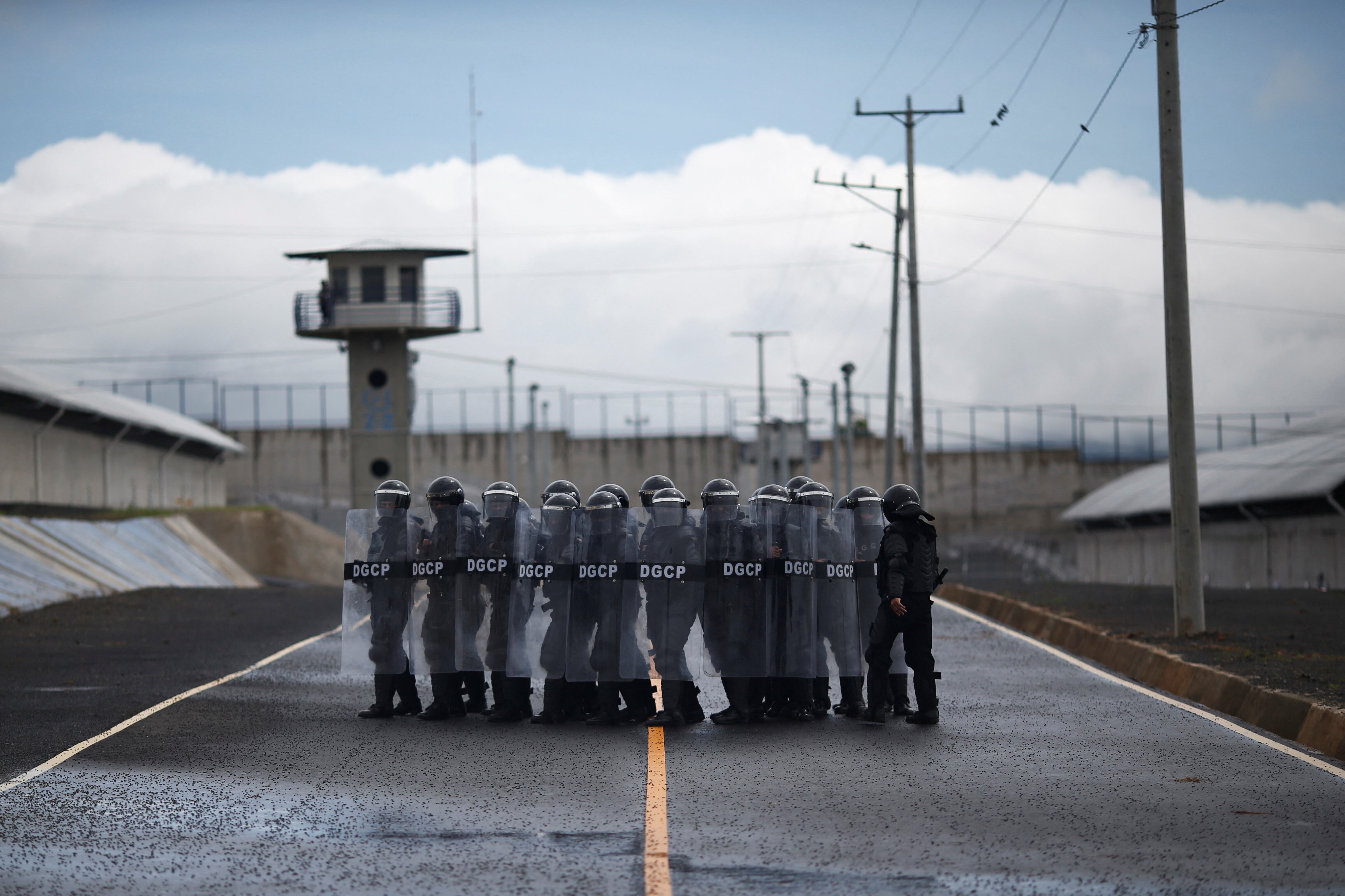 El CECOT es una de las cárceles más grandes y de mayor seguridad de América