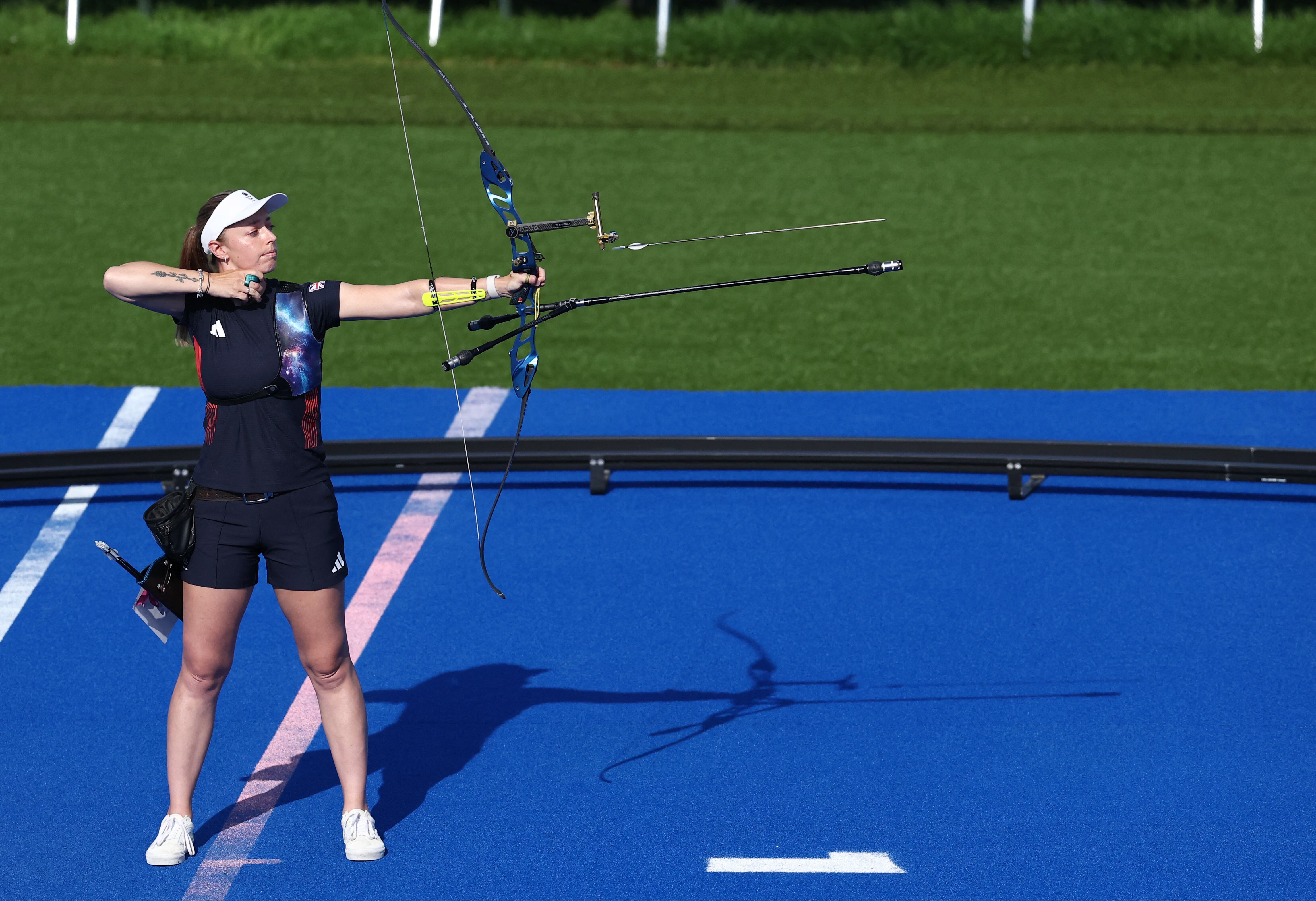 Paris 2024 Olympics - Archery - Women's Individual 1/32 Elimination Rnd - Invalides, Paris, France - August 01, 2024. Bryony Pitman of Britain in action. REUTERS/Tingshu Wang