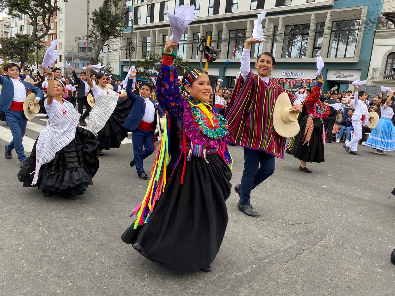 Gran desfile y Parada Militar en Perú por Fiestas Patrias | Infobae Perú / Clara Giraldo - Ricardo Mc Cubbin