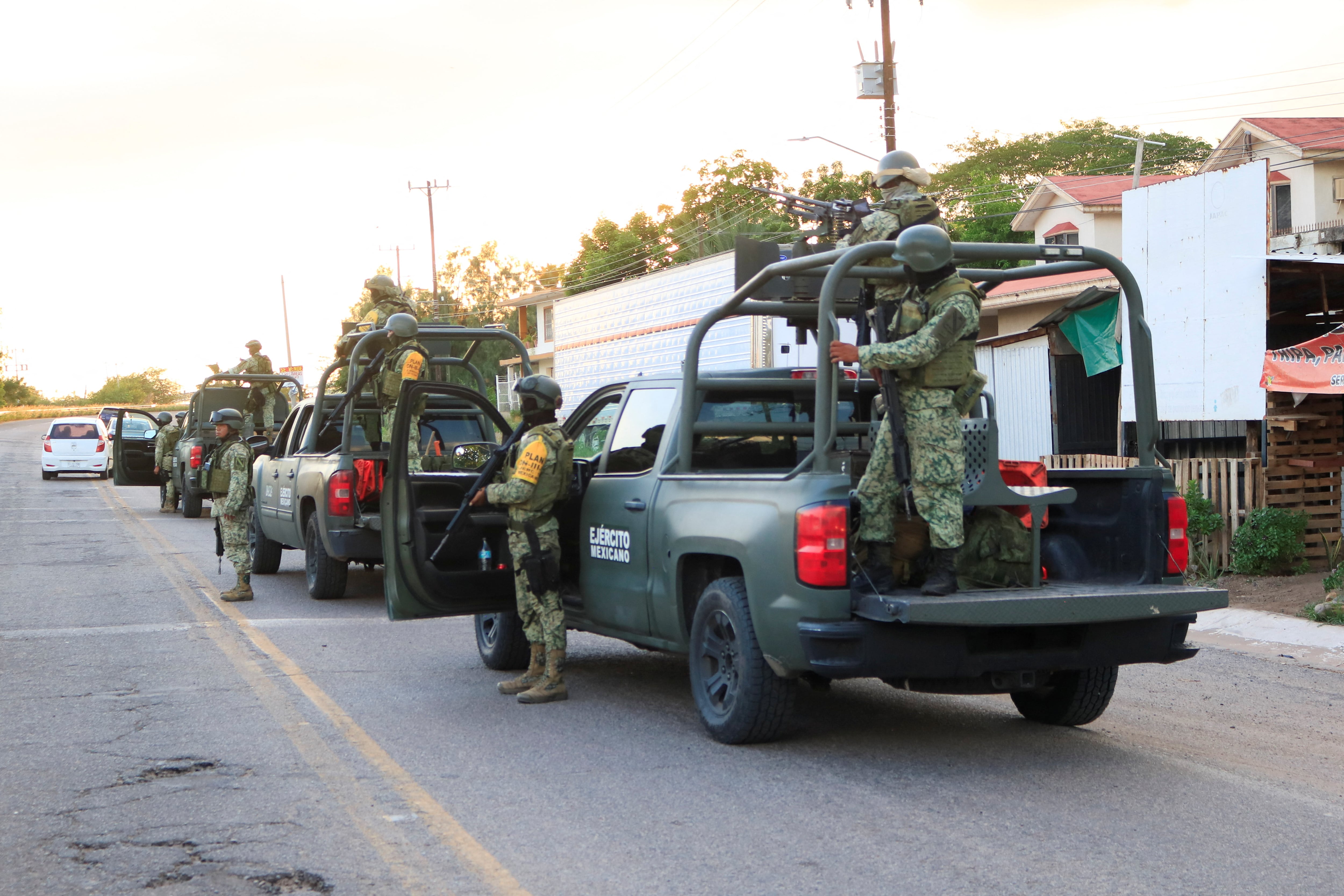 Mexican soldiers stand guard on a road after clashes with cartel gunmen, in Culiacan, Mexico August 29, 2024. REUTERS/Jesus Bustamante