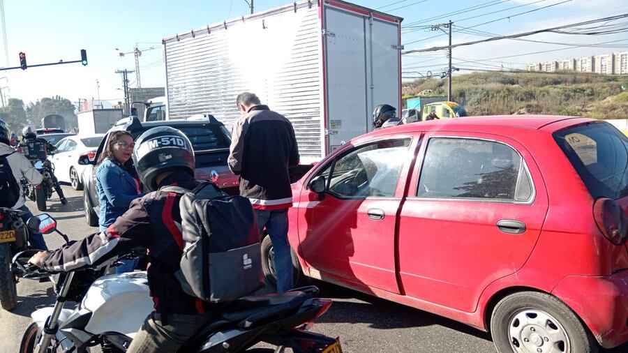 El accidente ha afectado dos carriles de la vía en el occidente de la ciudad - crédito @BogotaTransito/X