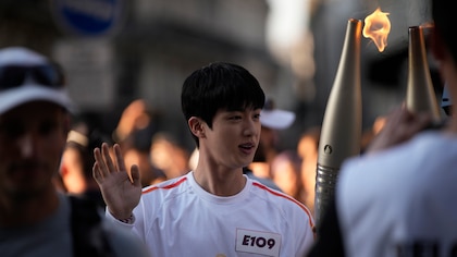 Quién es la estrella de K-POP que llevó la antorcha olímpica en París