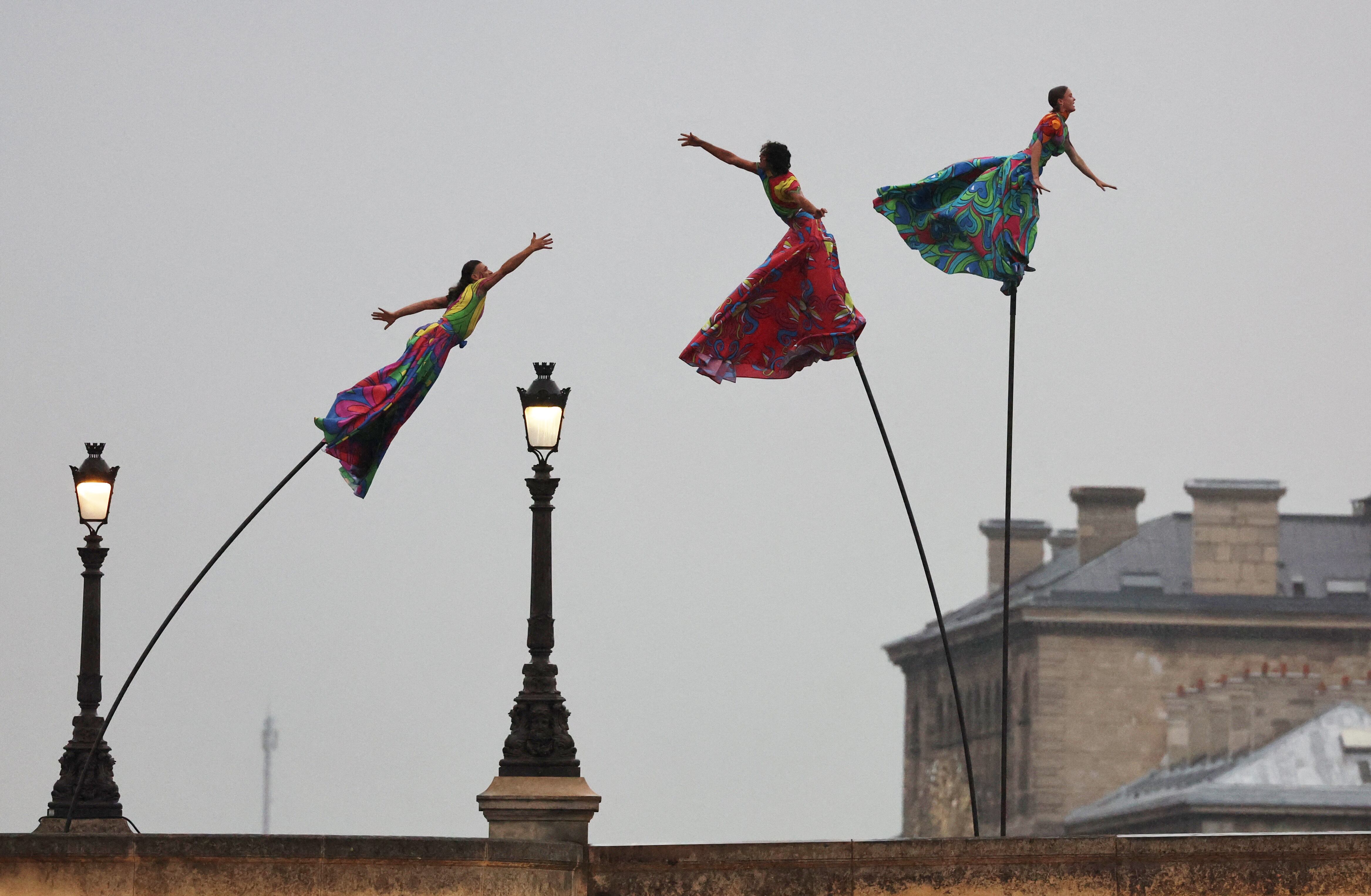 Otro de los números artísticos que deslumbraron a los espectadores en la ceremonia inaugural de los Juegos Olímpicos de París 2024 (REUTERS/Athit Perawongmetha)