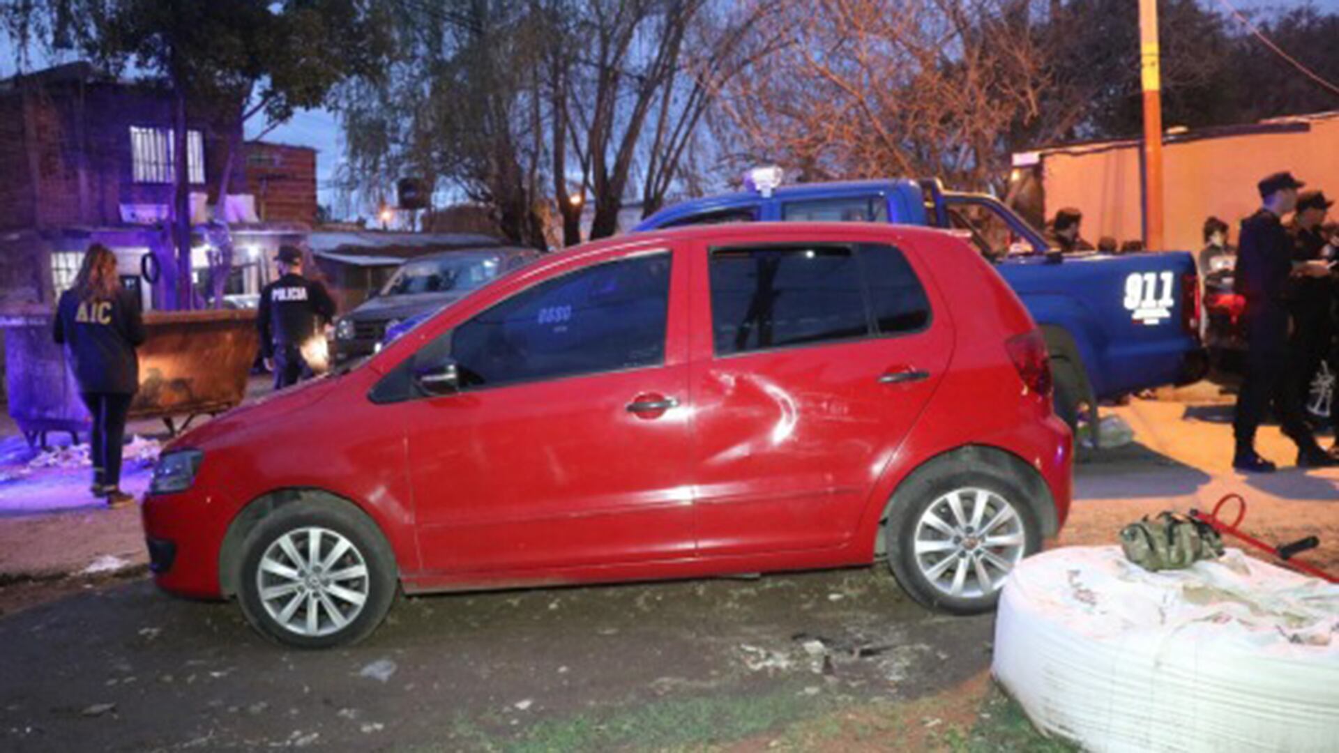 Imágenes del crimen de Carlos Argüelles, mecánico imputado colaborador, asesinado en su taller de Rosario