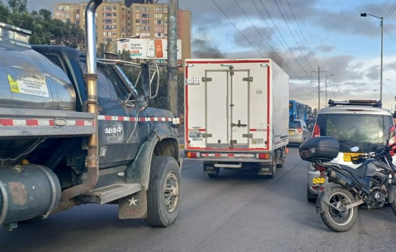 En cuatro puntos ubicados entre el centro, suroccidente y noroccidente de la capital se presentan problemas de movilidad - crédito @BogotaTransito/X