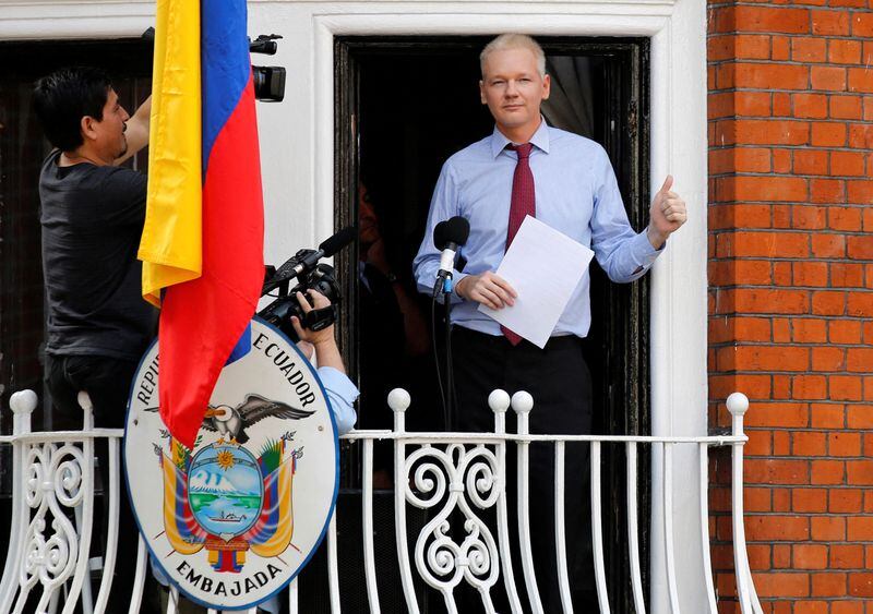 Assange permaneció años refugiado en la embajada de Ecuador en Londres. (REUTERS/Chris Helgren)