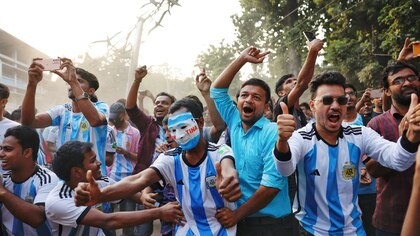 Los videos y fotos del desbordante festejo en las calles de Bangladesh por el título de Argentina en la Copa América