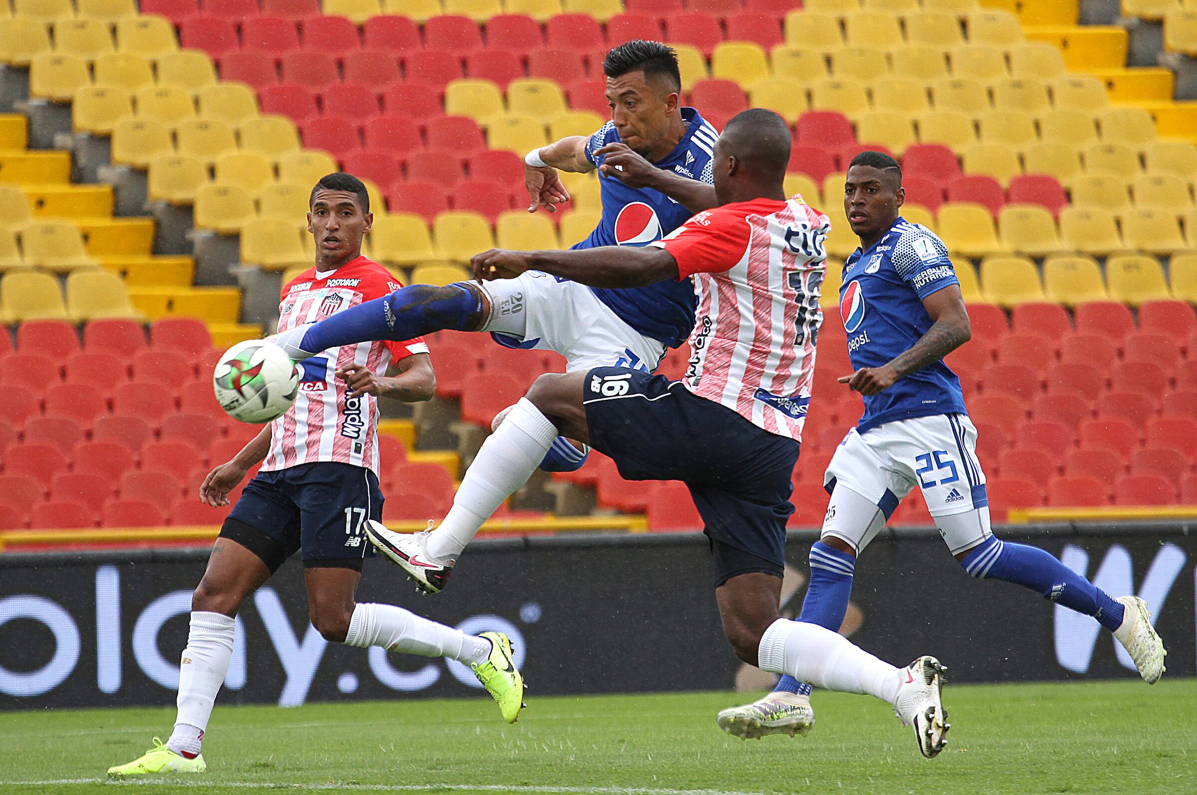 Bogotá. Junio 13 de 2021. Millonarios F. C. enfrenta a Atletico Junior de vuelta de las Semifinales por la Liga BetPlay DIMAYOR I 2021 jugado en el estadio Nemesio Camacho El Campin de la ciudad de Bogota. (Cortesía Dimayor)