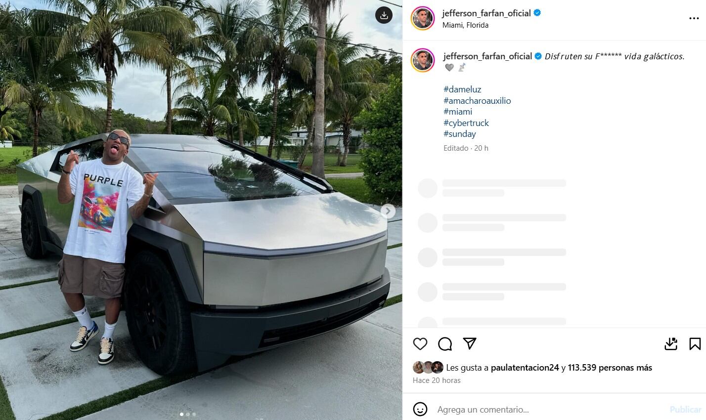 Jefferson Farfán presume auto en Miami.