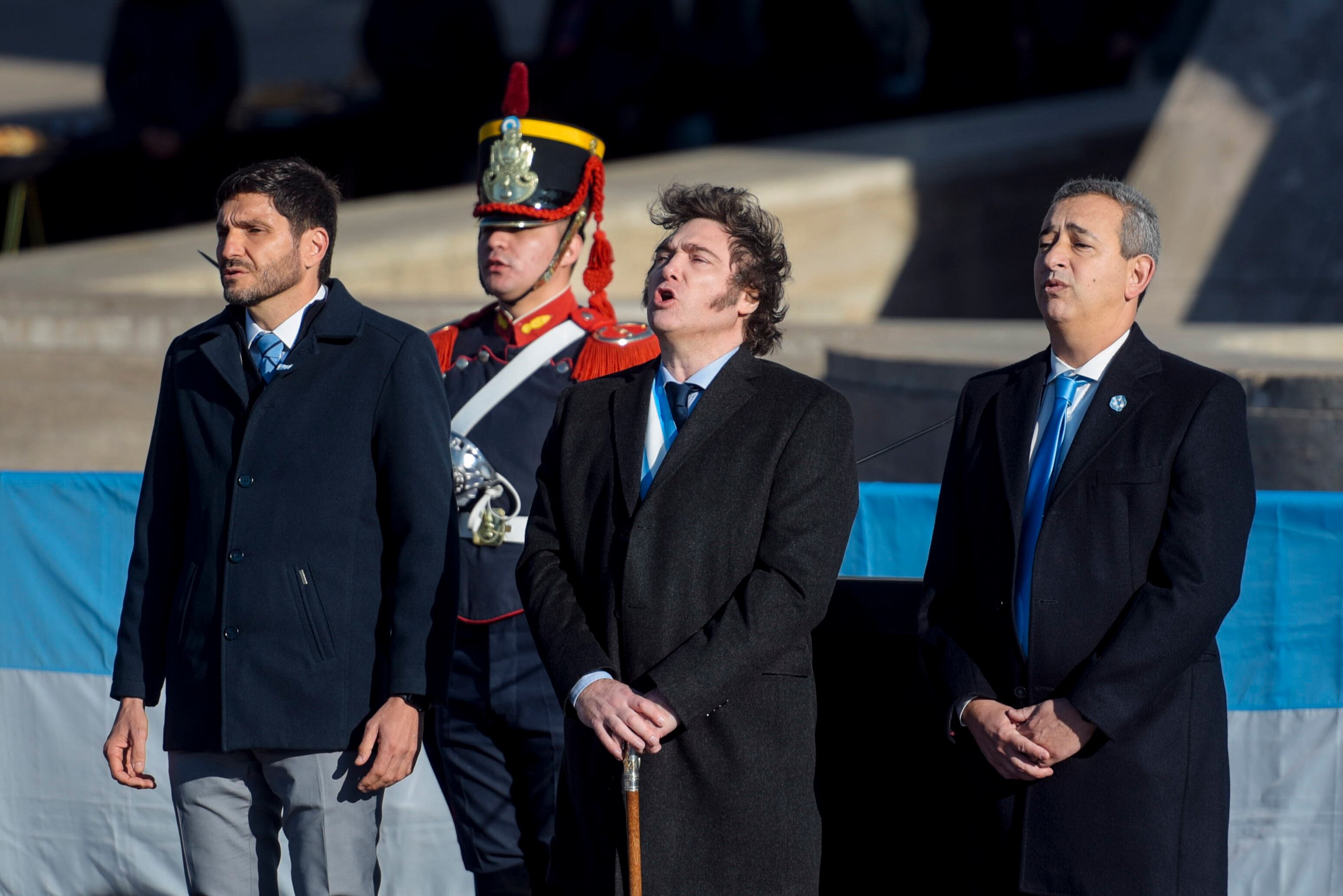 El presidente de Argentina, Javier Milei, en un acto por el Día de la Bandera en Rosario, Argentina, el jueves 20 de junio de 2024. (AP Foto/Farid Dumat Kelzi)