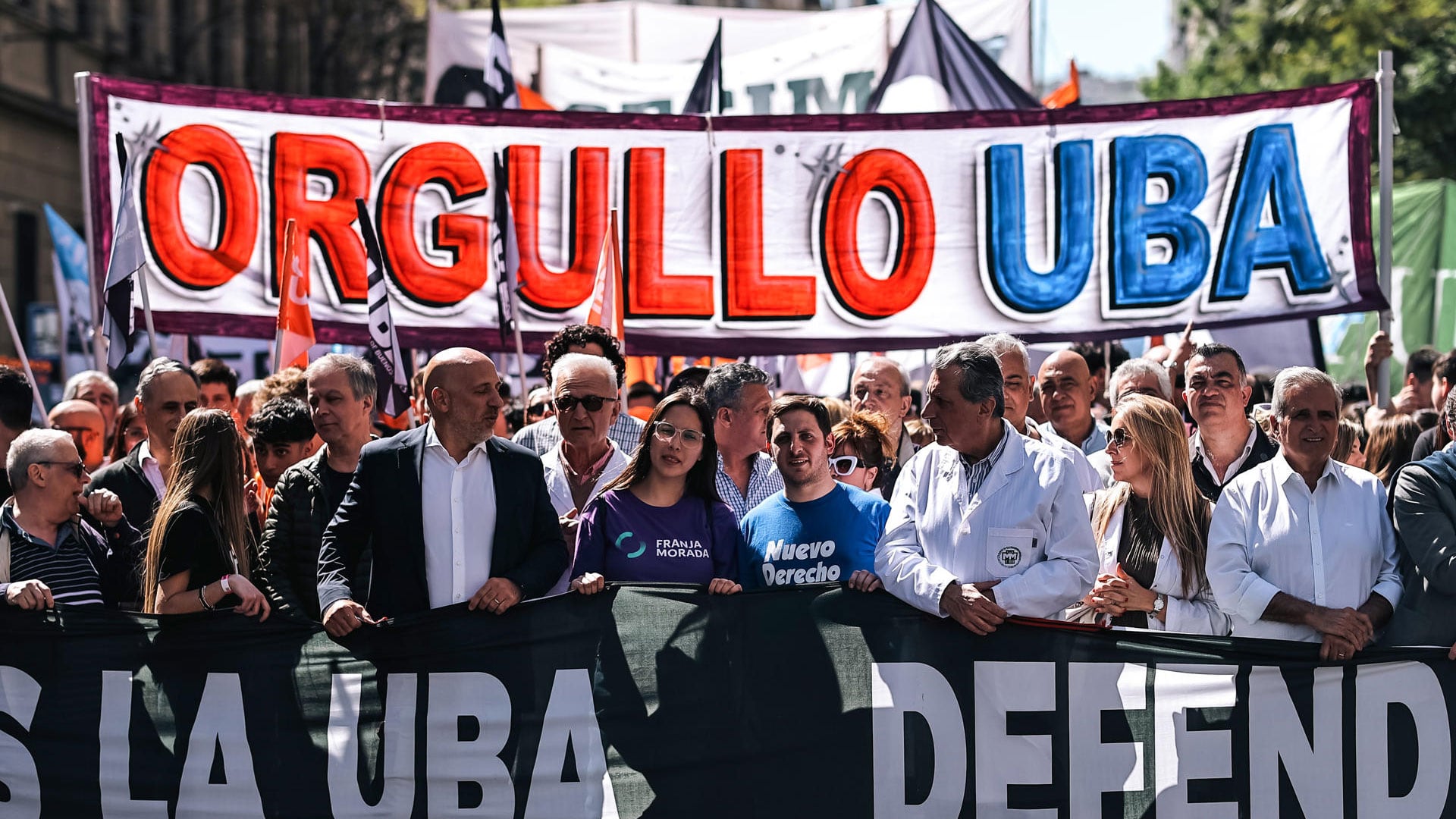 Marcha de profesores y alumnos de universidades públicas de Argentina universitaria