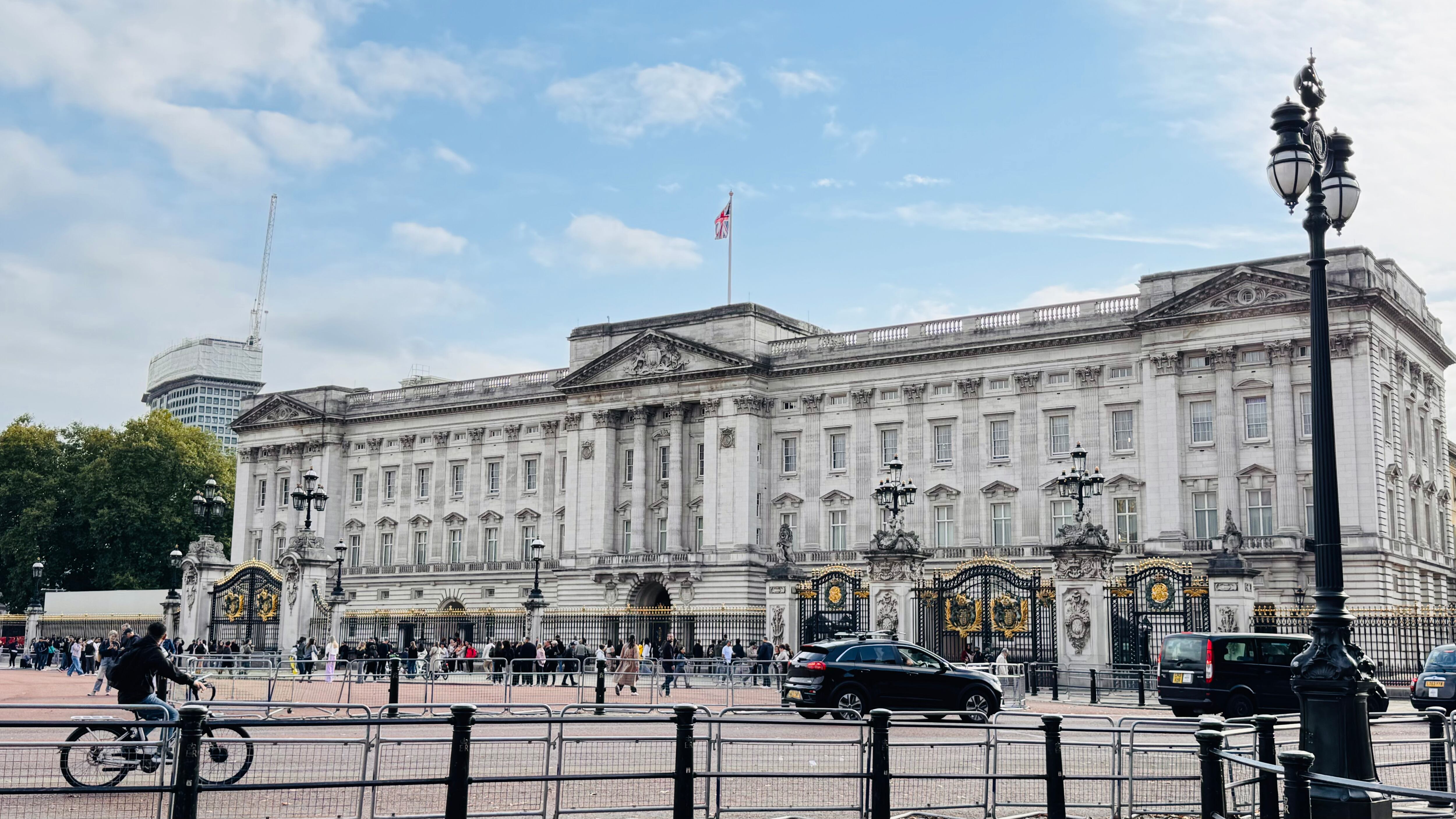 Lugares icónicos de Londres que no pueden faltar en tu visita. La capital del Reino Unido ofrece una rica mezcla de historia, cultura y modernidad. Desde el Tower of London hasta el palacio de Buckingham, un repaso por los rincones que definen esta ciudad única