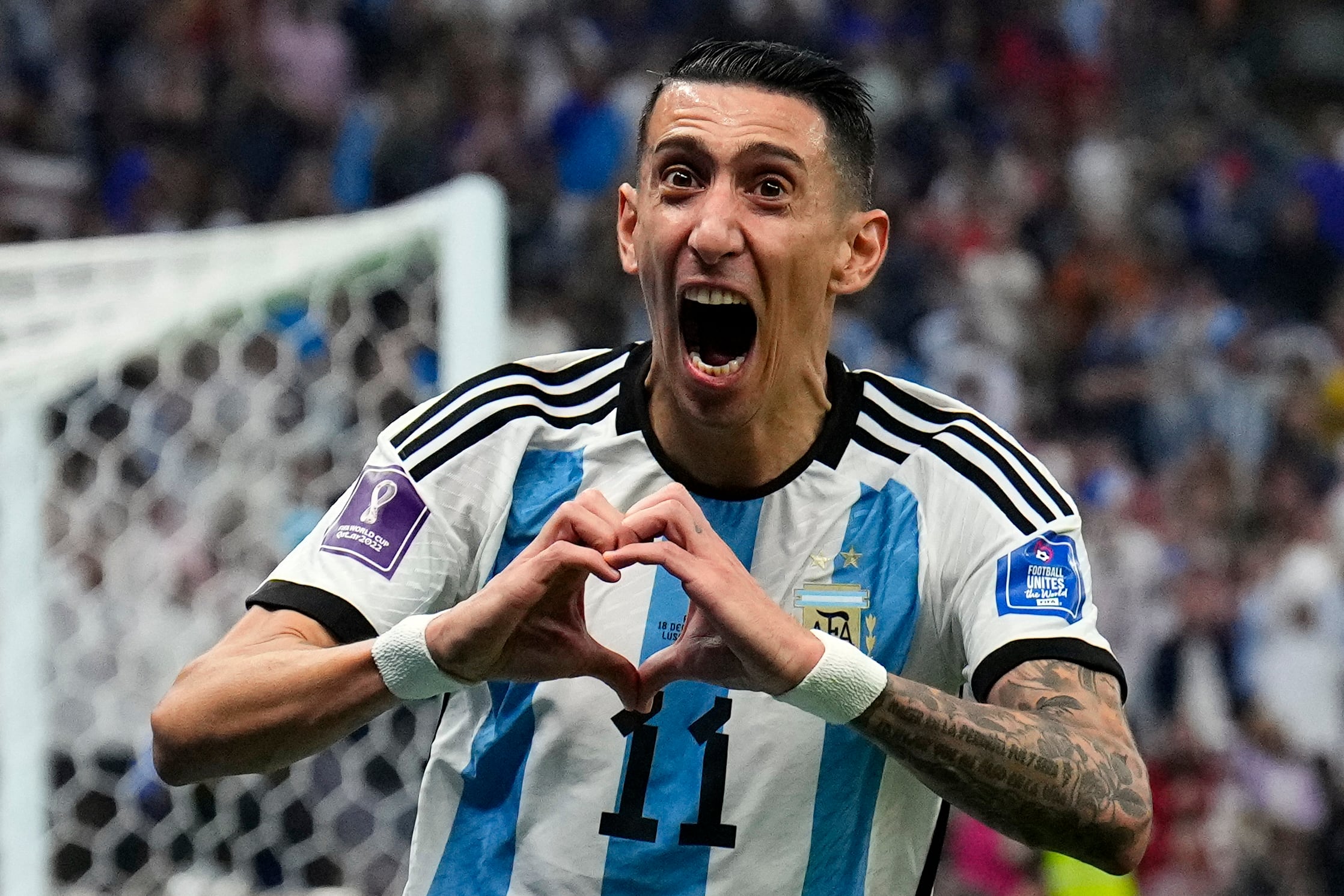 Ángel Di María celebra su golazo ante Francia en la final del Mundial 2022 (AP Foto/Natacha Pisarenko)