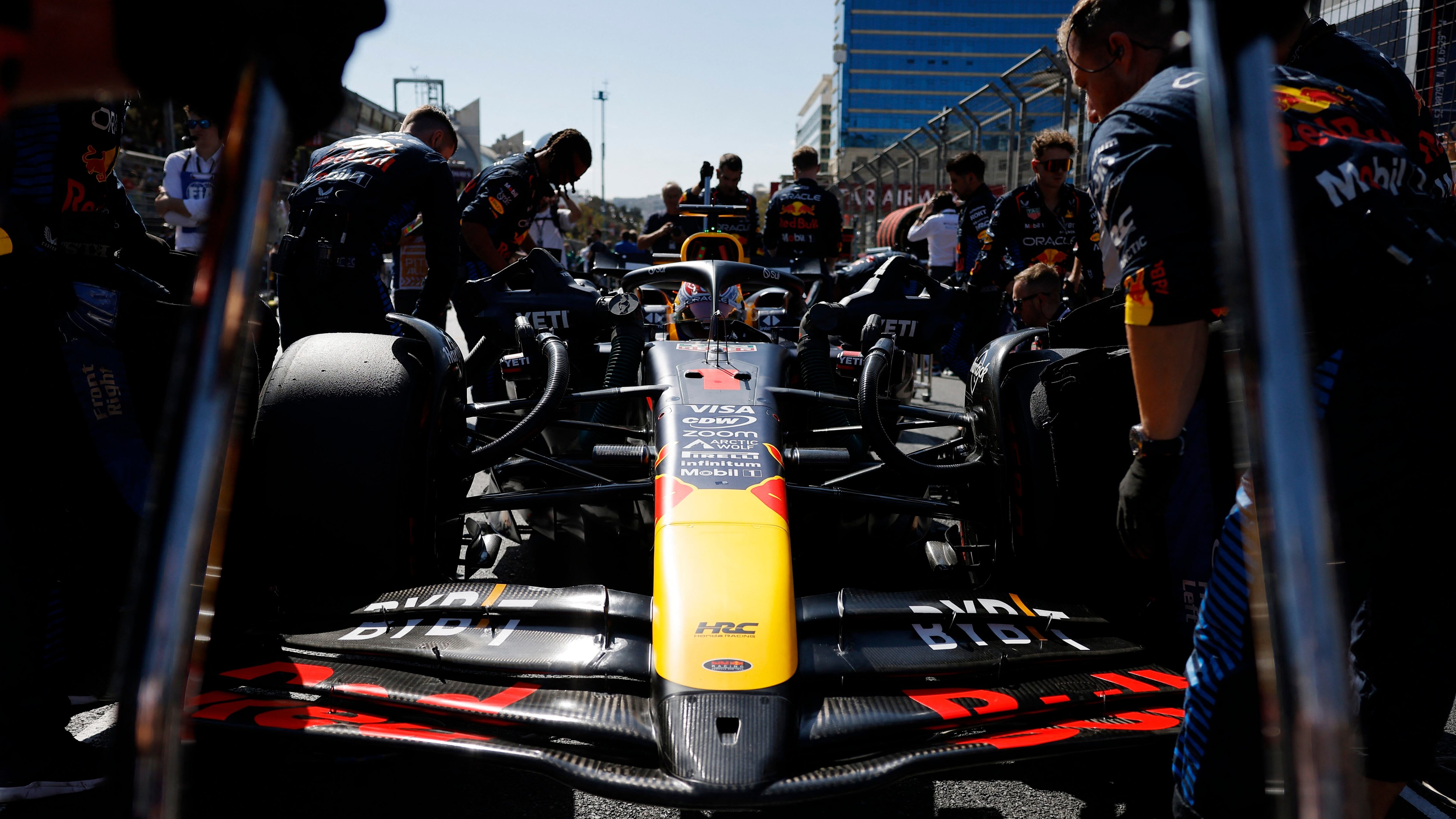 El vigente campeón del mundo de la F1 sigue primero en el campeonato de pilotos, pero ahora con menor diferencia (REUTERS/Maxim Shemetov)