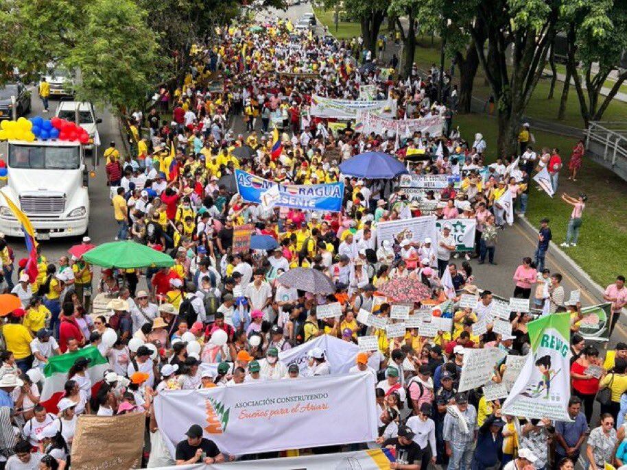 Cientos de personas se movilizaron en las calles en la jornada de hoy - crédito Presidencia