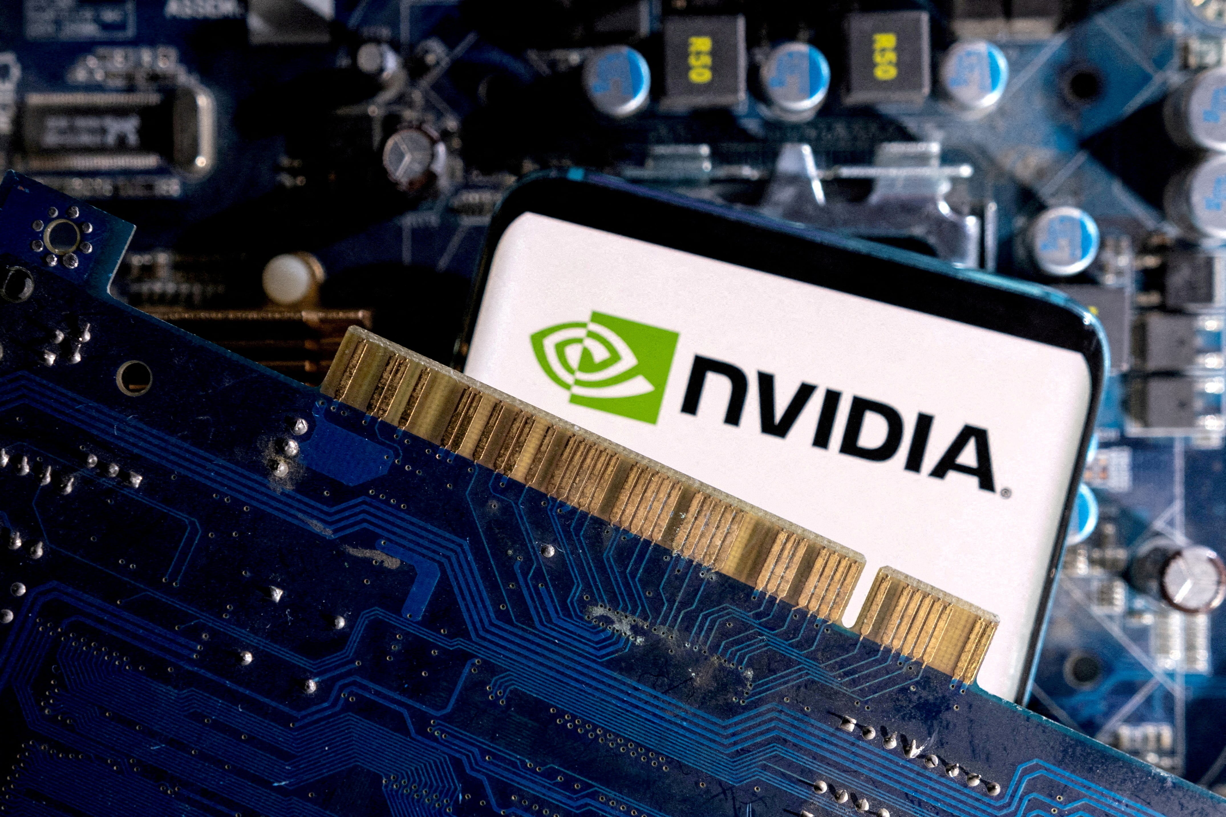 Nvidia se encarga de desarrollar los procesadores y super computadoras para que la IA funcione. REUTERS/Dado Ruvic/Illustration/File Photo