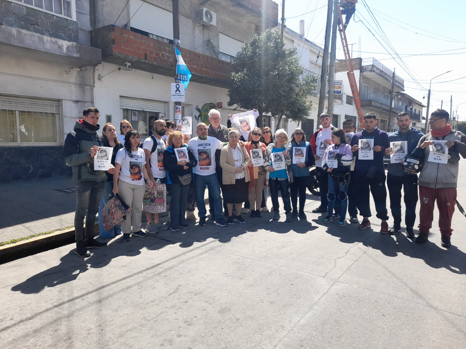 Homenaje a Manuel López Ledesma, el repartidor asesinado en Tres de Febrero