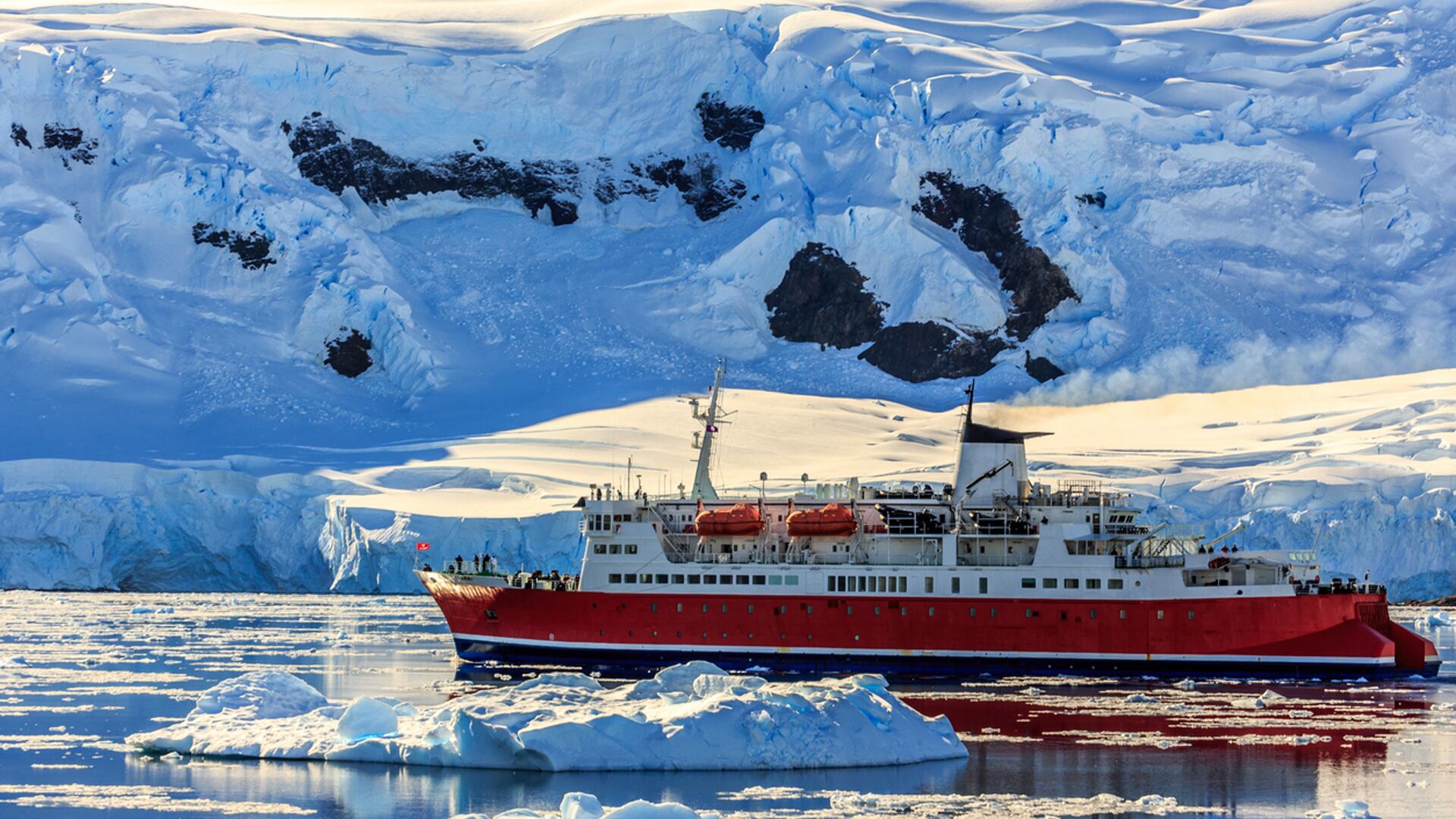 Si la Antártida pierde hielo, hay más riesgo de que suba el nivel del mar (Istock)