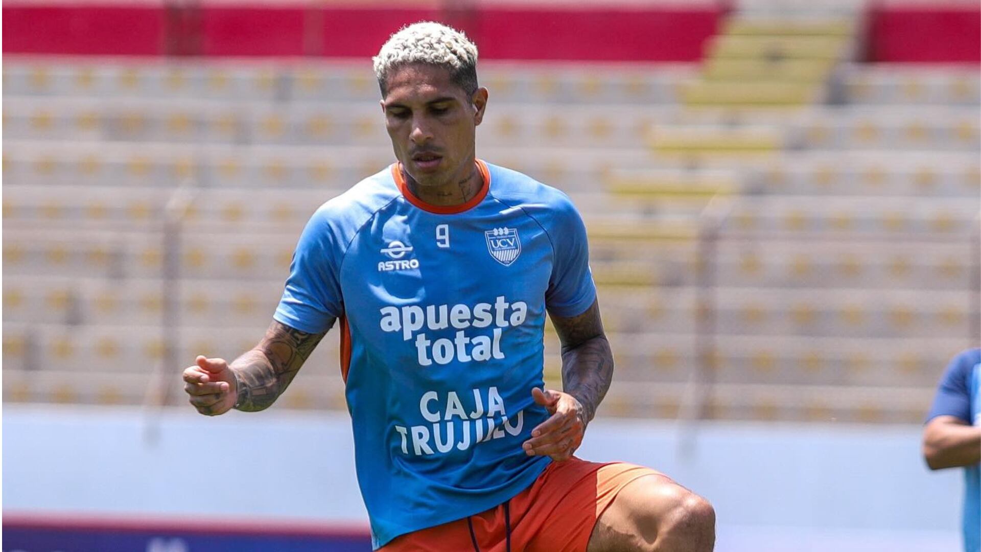 Paolo Guerrero entrena individualmente en la Villa Poeta mientras resuelve su contrato con César Vallejo.