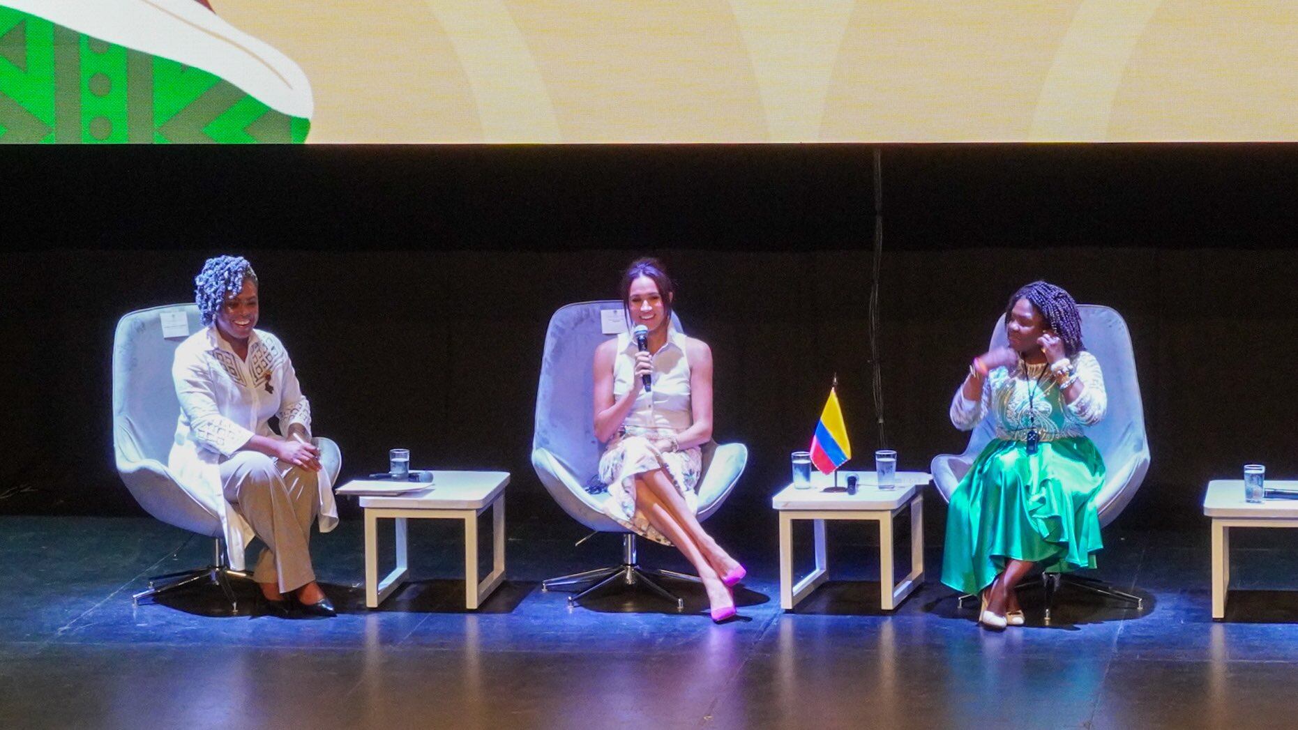 El foro “Mujeres Afro y Poder” en Cali, los duques de Sussex disfrutaron de una experiencia cultural única al hablar del poder de la mujer - crédito @TmunicipalCali/X