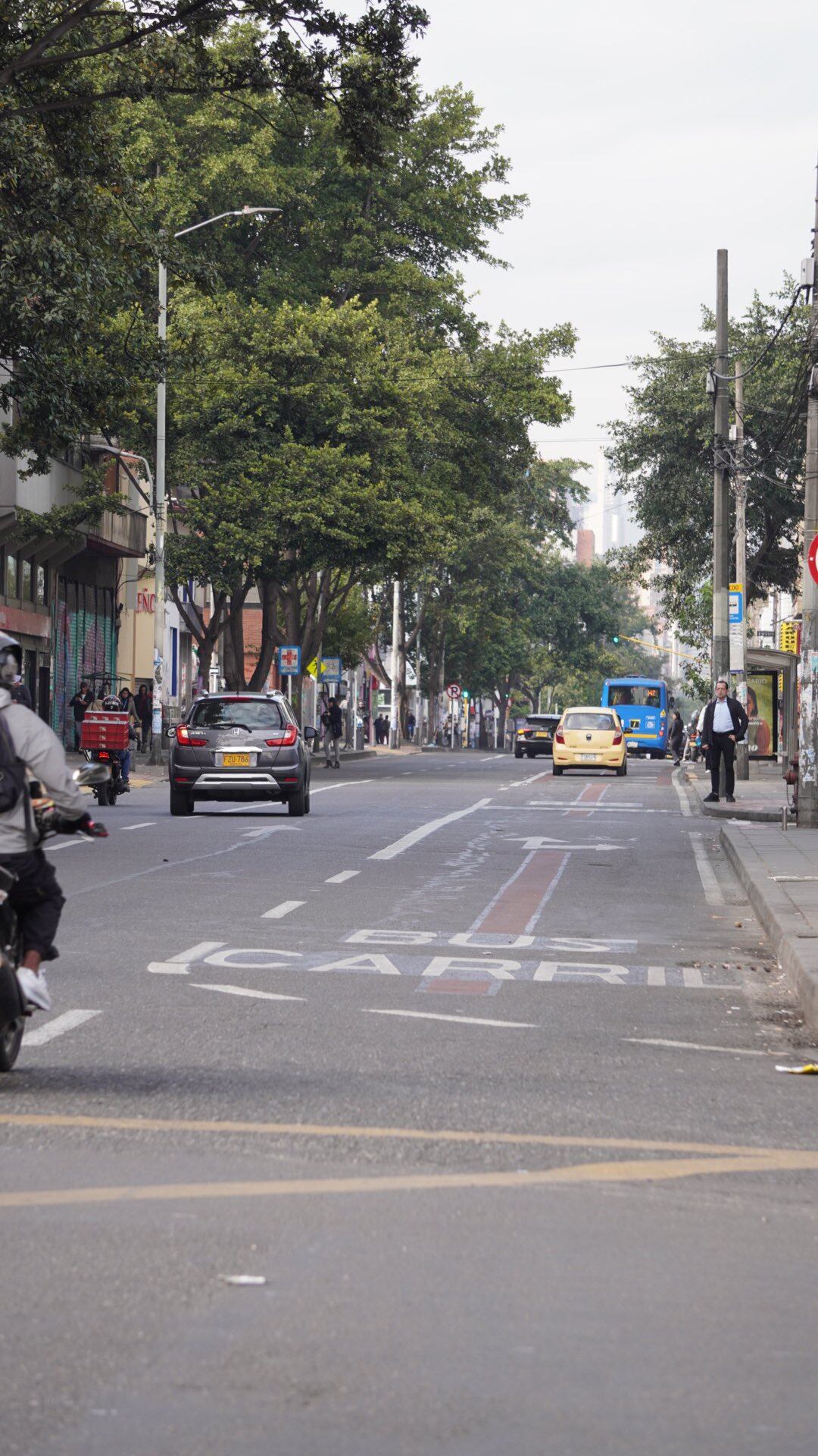 Desde el 8 de agosto, Bogotá impondrá sanciones a los conductores que invadan el carril exclusivo para autobuses en la carrera 13 - crédito @SectorMovilidad/X