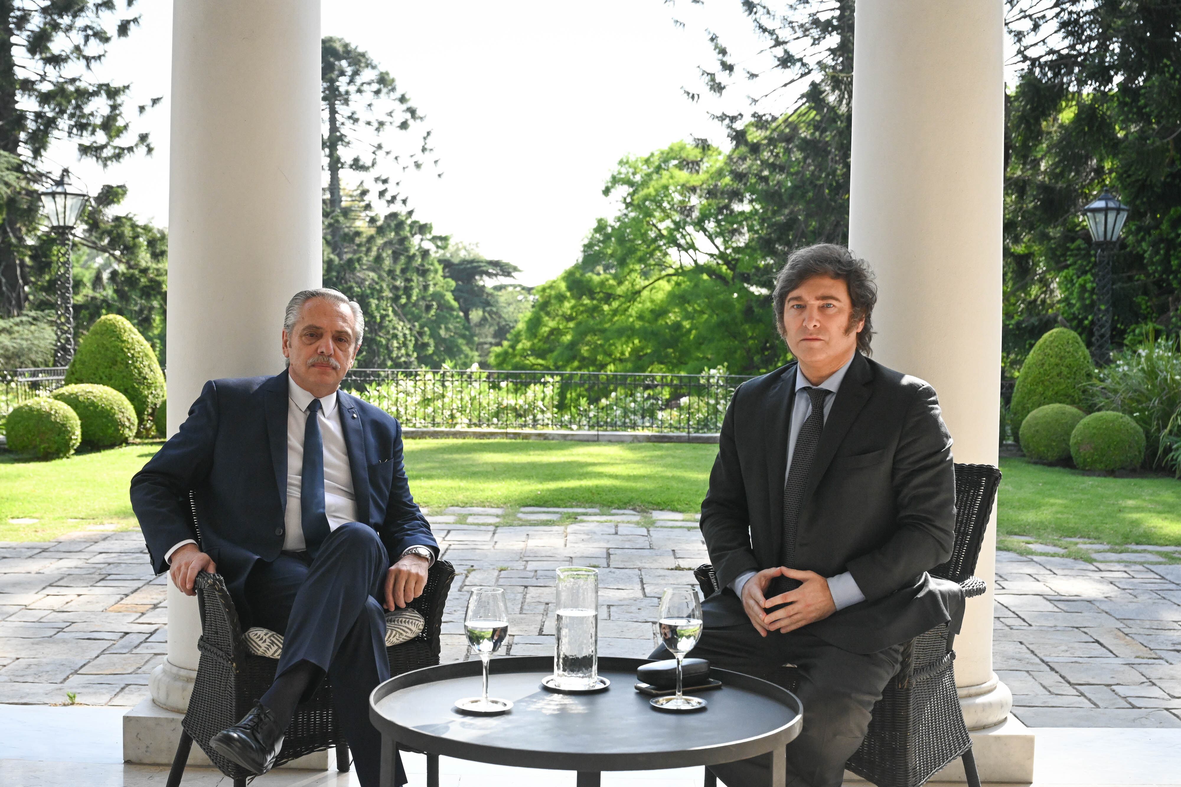 Alberto Fernández y Javier Milei en Olivos, foto de archivo (Presidencia) 