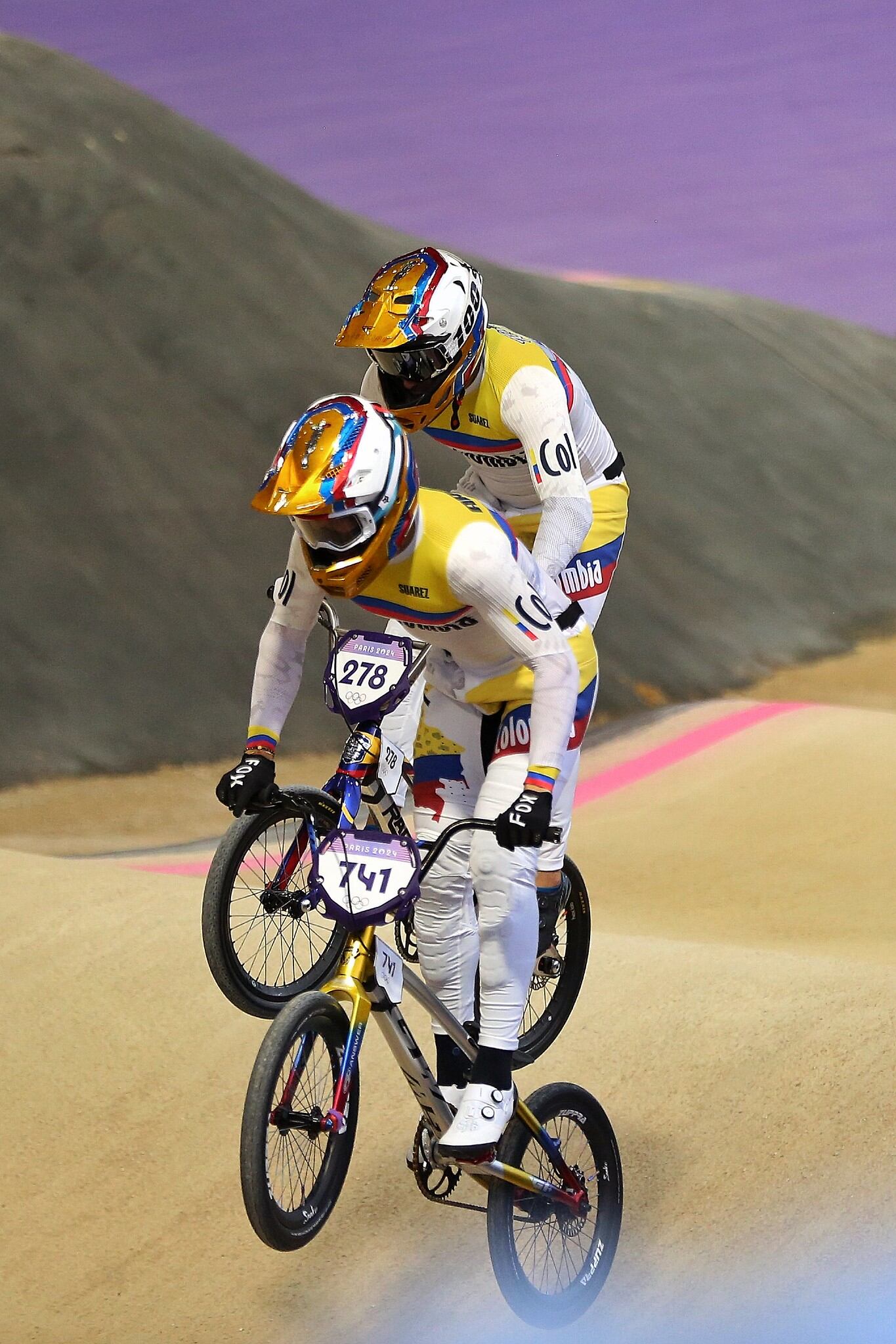 El momento cuando los ciclistas colombianos salieron a competir en la jornada del primero de agosto de 2024 - crédito Comité Olímpico Colombiano / Flickr