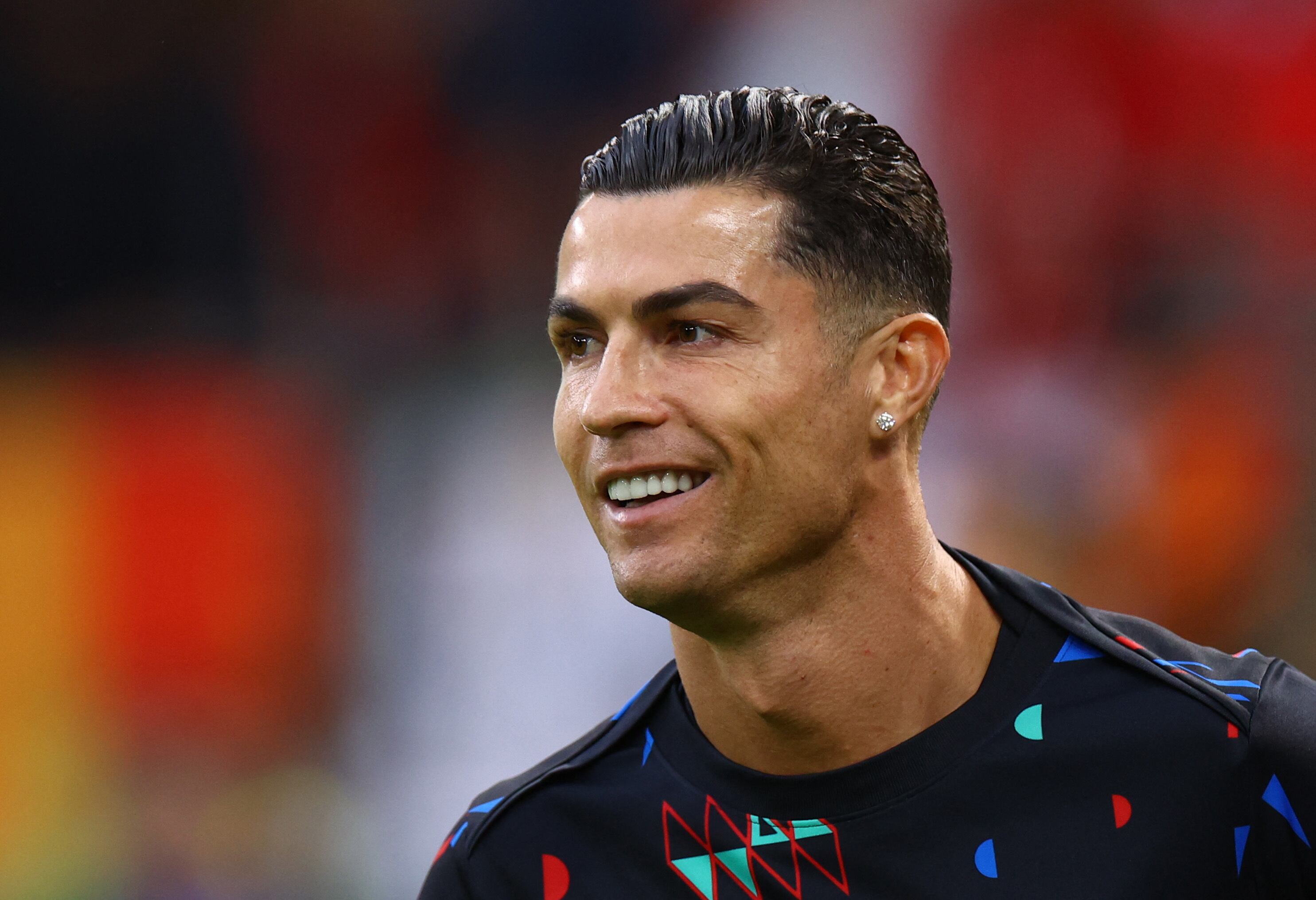 Cristiano Ronaldo no le ha dado un celular propio a su hijo porque considera que debe pasar tiempo haciendo otras cosas. (REUTERS/Lisi Niesner)