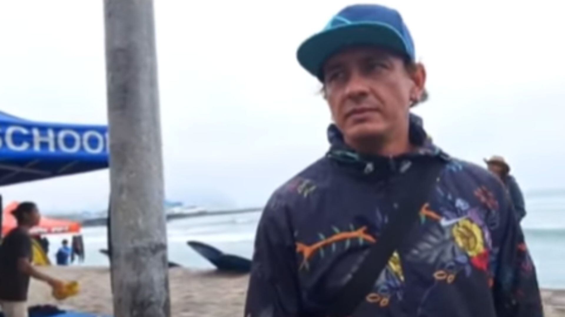 Elías Panta da lecciones de surf desde hace 10 años. (Captura: Exitosa)