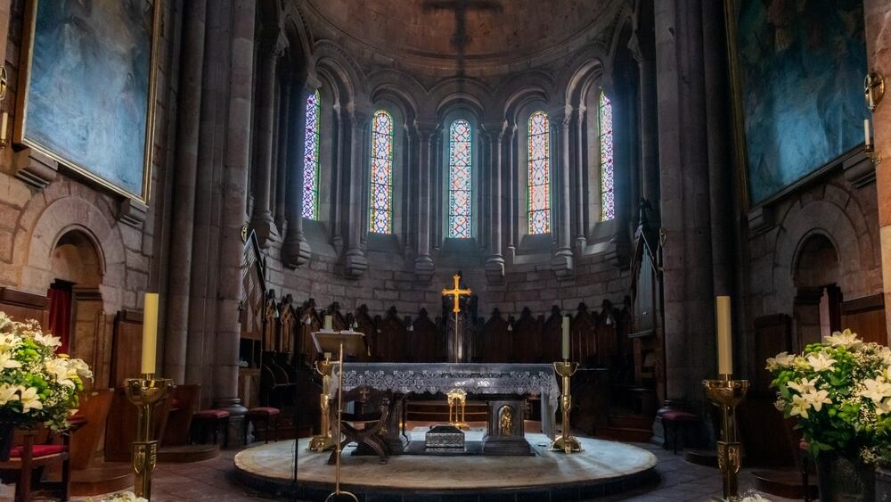 Interior de la Basílica de Santa María la Real de Covadonga, Asturias (Shutterstock España)