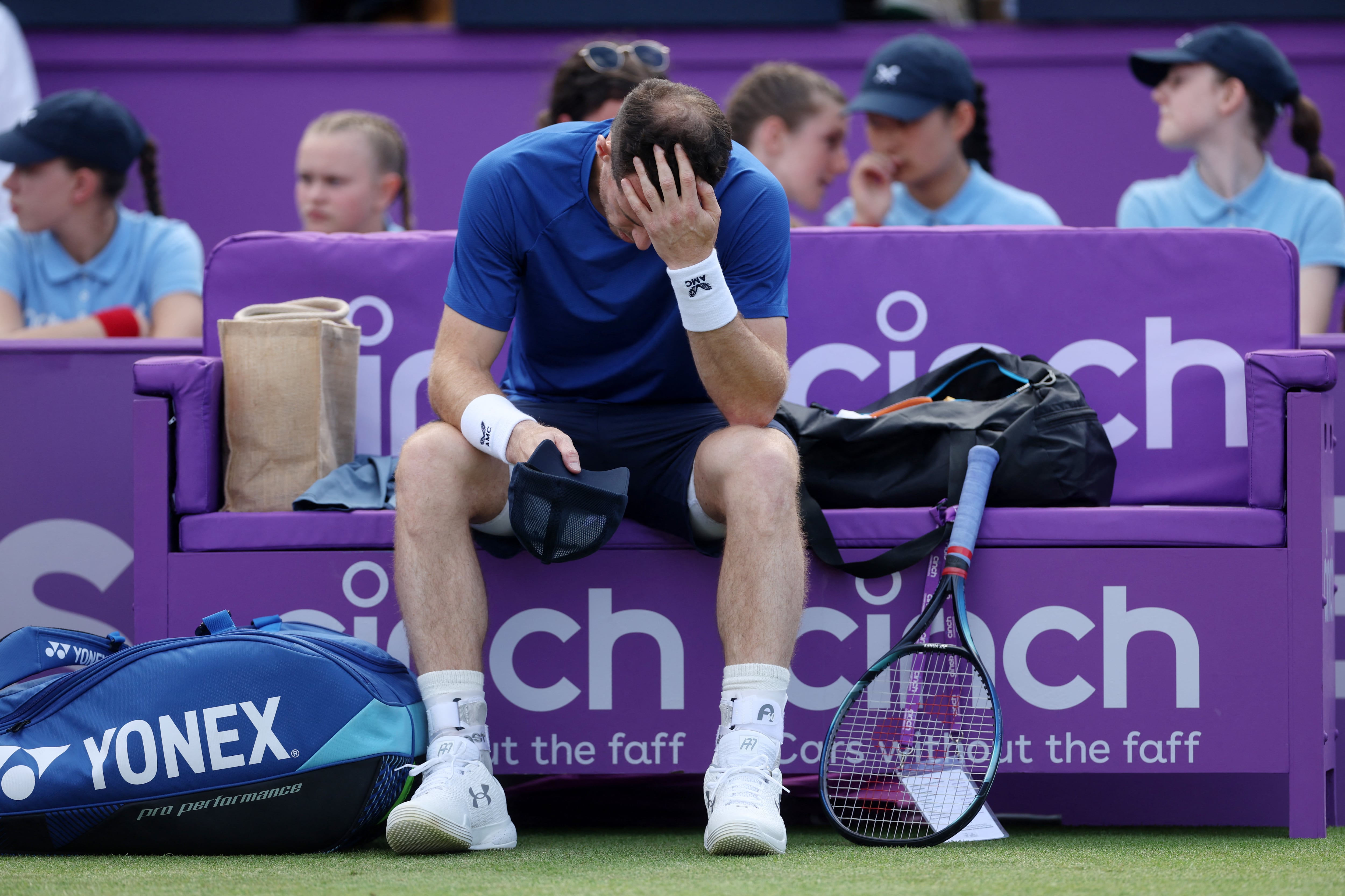 La tristeza de Murray tras su abandono en Queen's antes de operarse de su espalda (Reuters/Paul Childs)