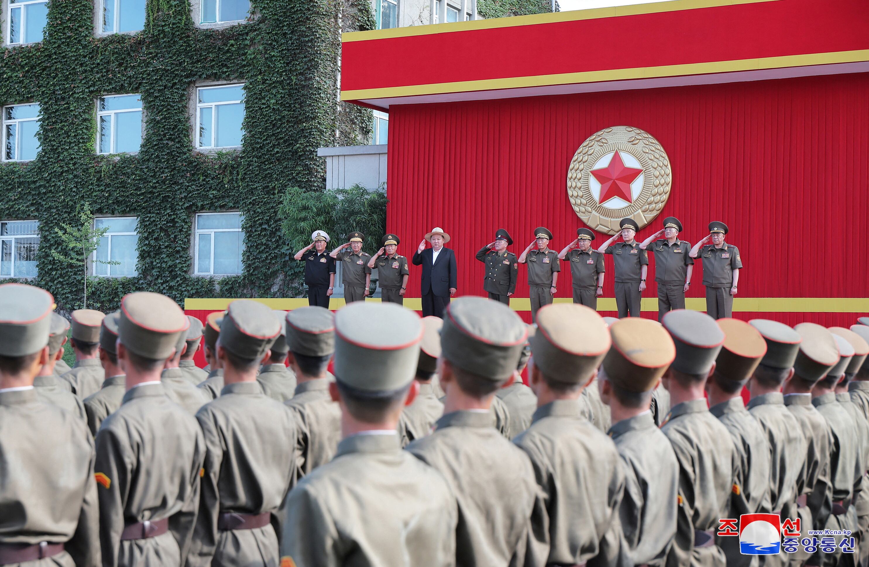 El dictador aprovechó la visita para defender la importancia de la industria naval (REUTERS/ARCHIVO)