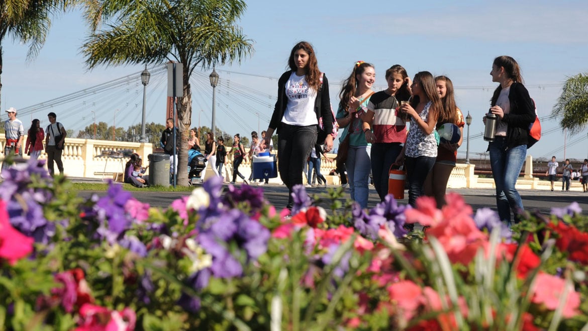 El sábado comienza la primavera y el SMN prevé una jornada con sol ideal para disfrutar del aire libre (Télam)